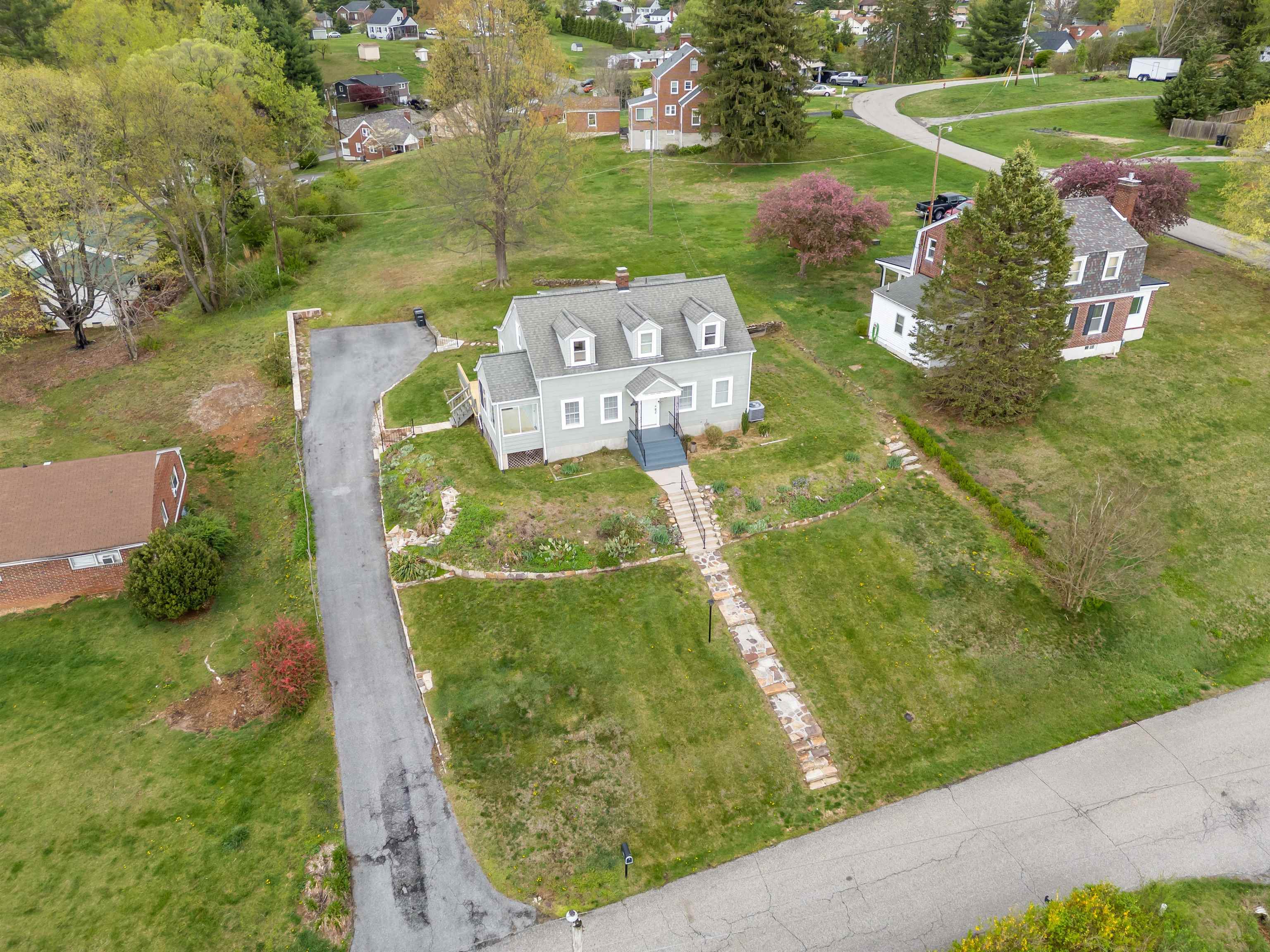 1403 Cabot Drive Pearisburg VA 24134