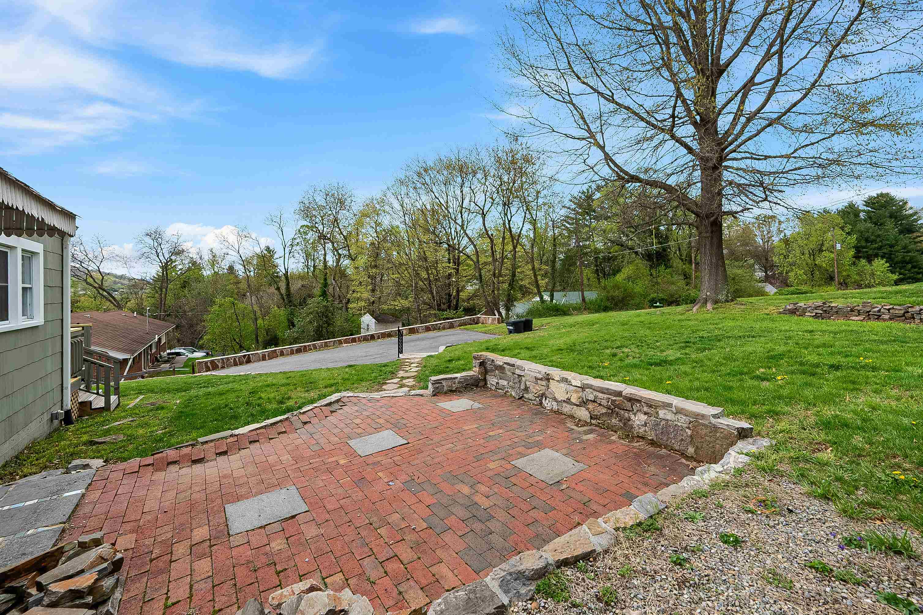 1403 Cabot Drive Pearisburg VA 24134