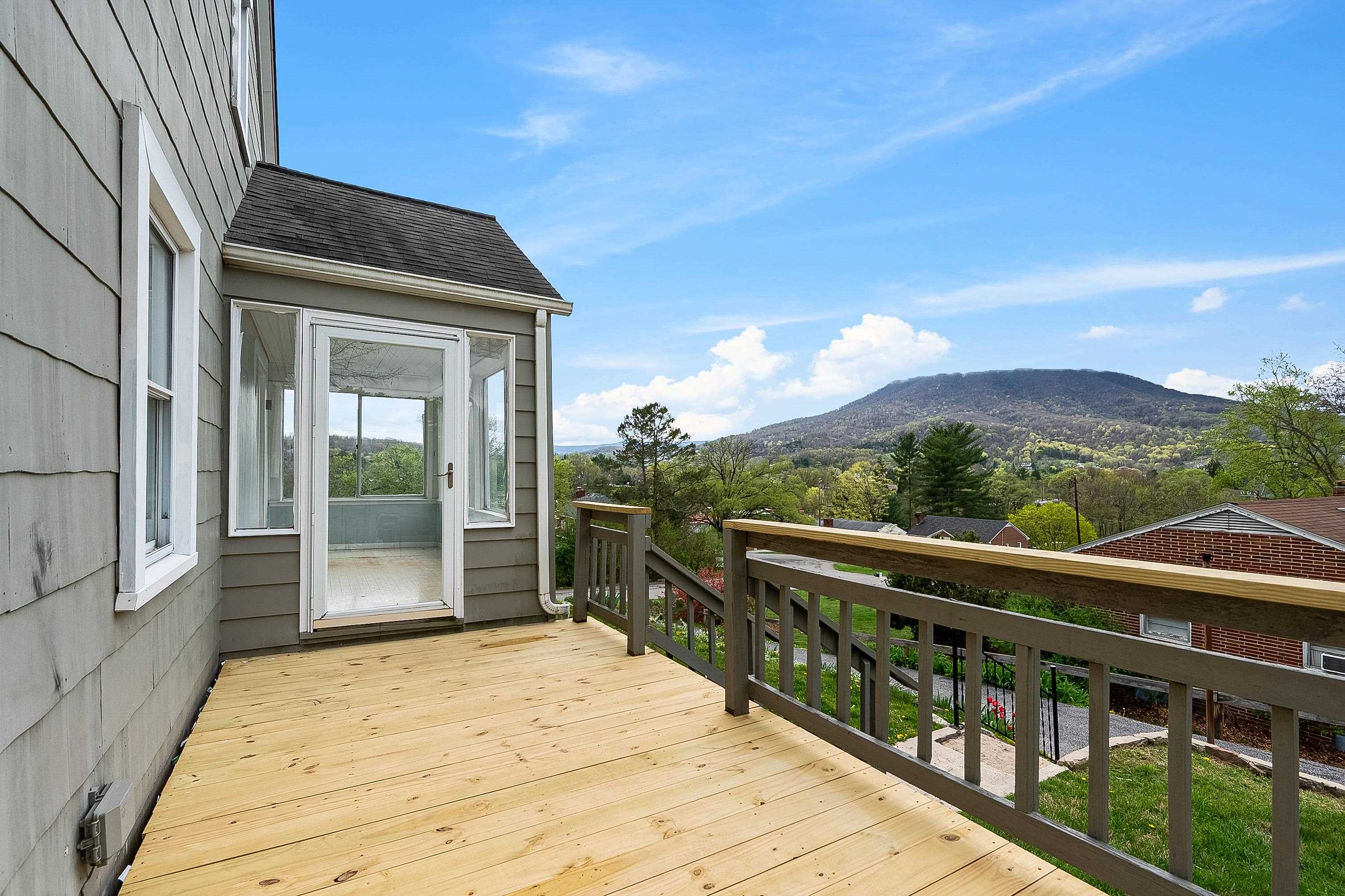 1403 Cabot Drive Pearisburg VA 24134