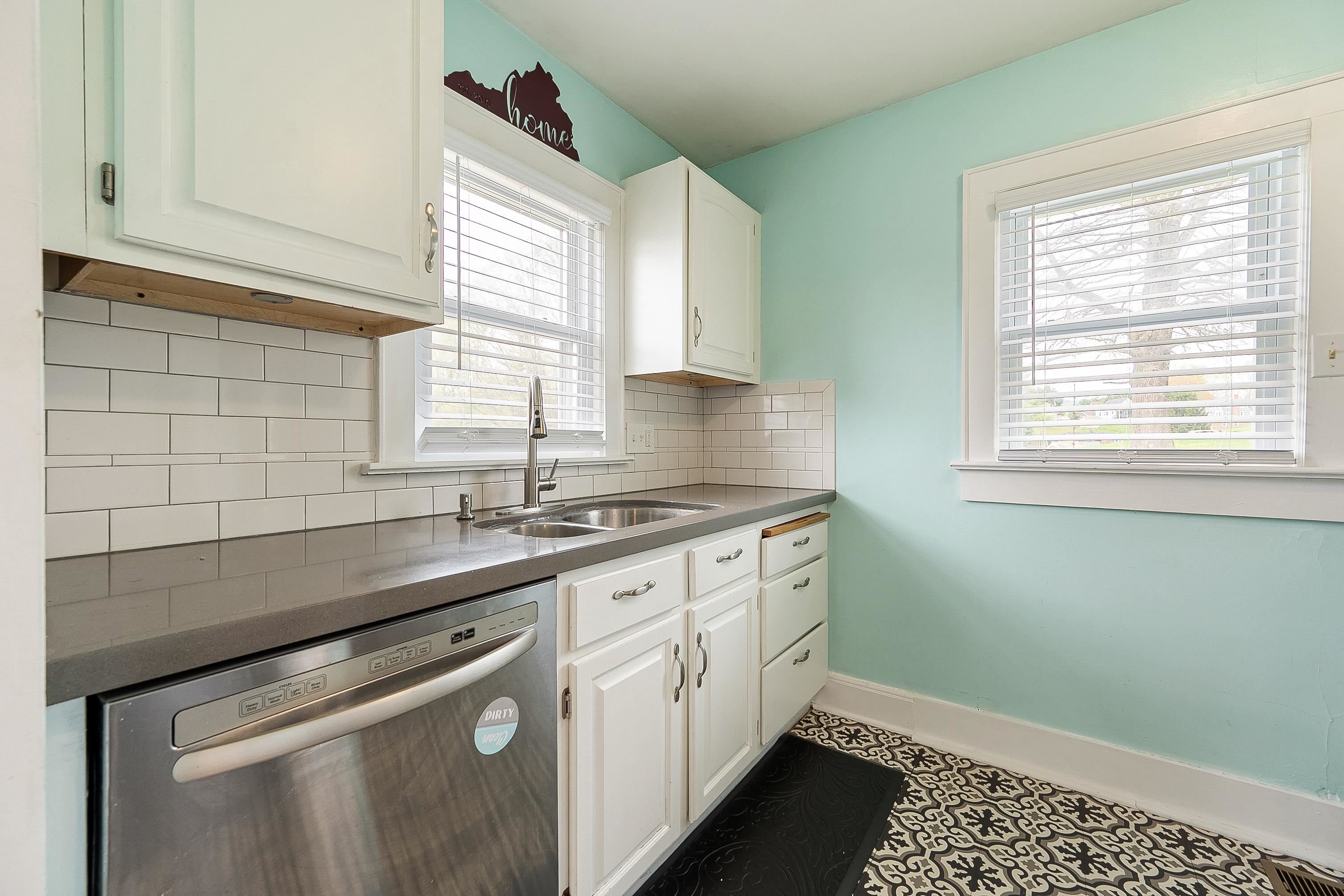 1403 Cabot Drive Pearisburg VA 24134