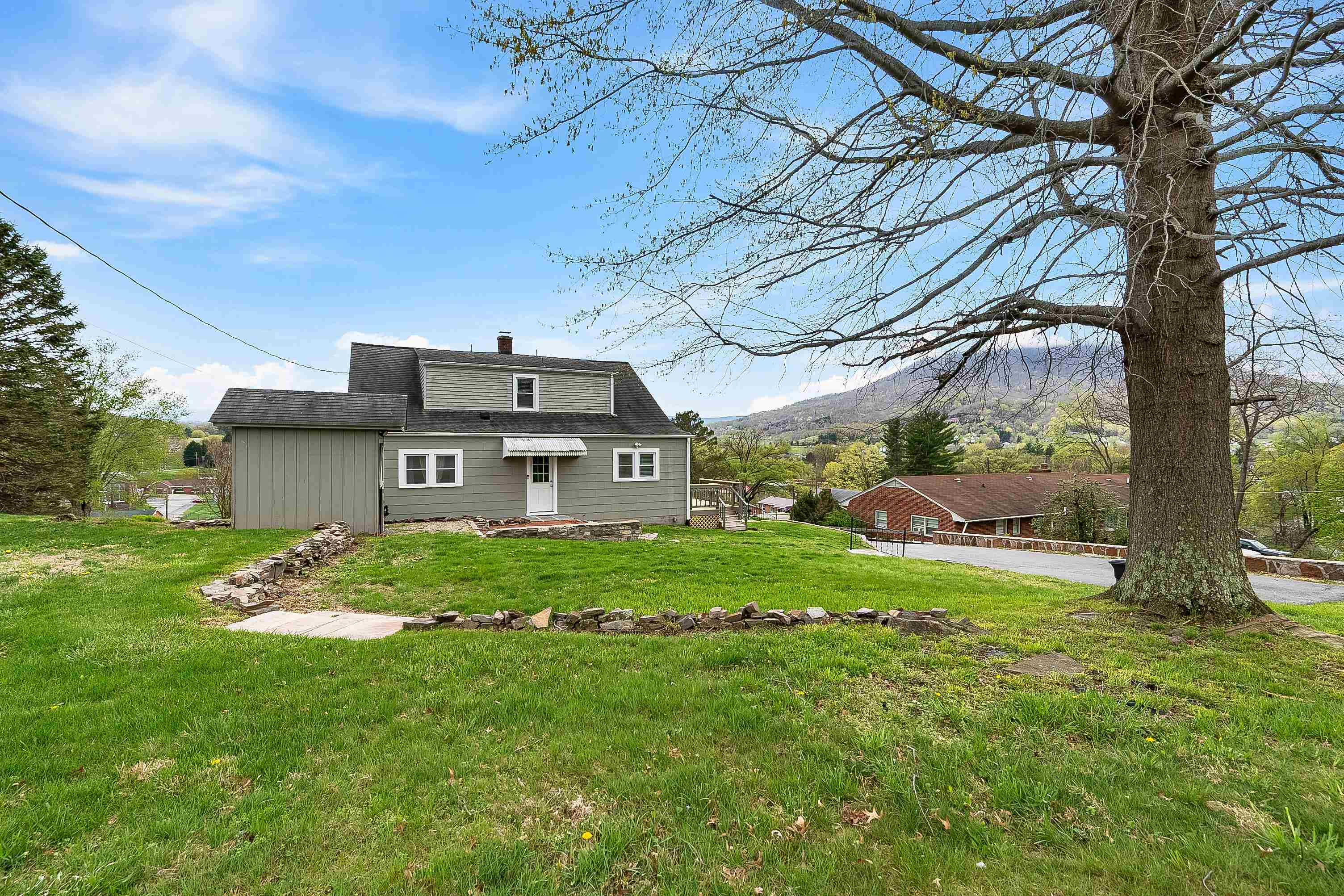 1403 Cabot Drive Pearisburg VA 24134