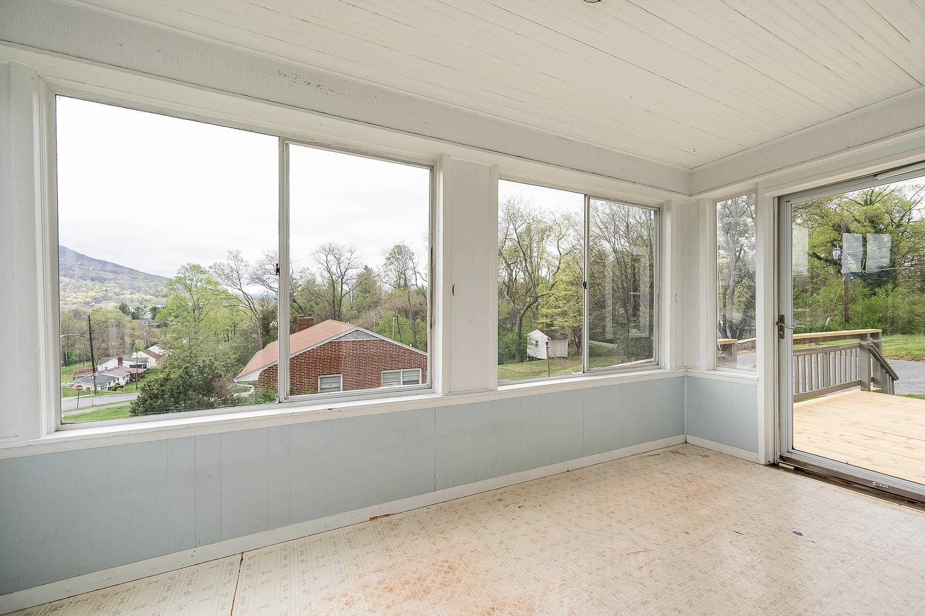 1403 Cabot Drive Pearisburg VA 24134
