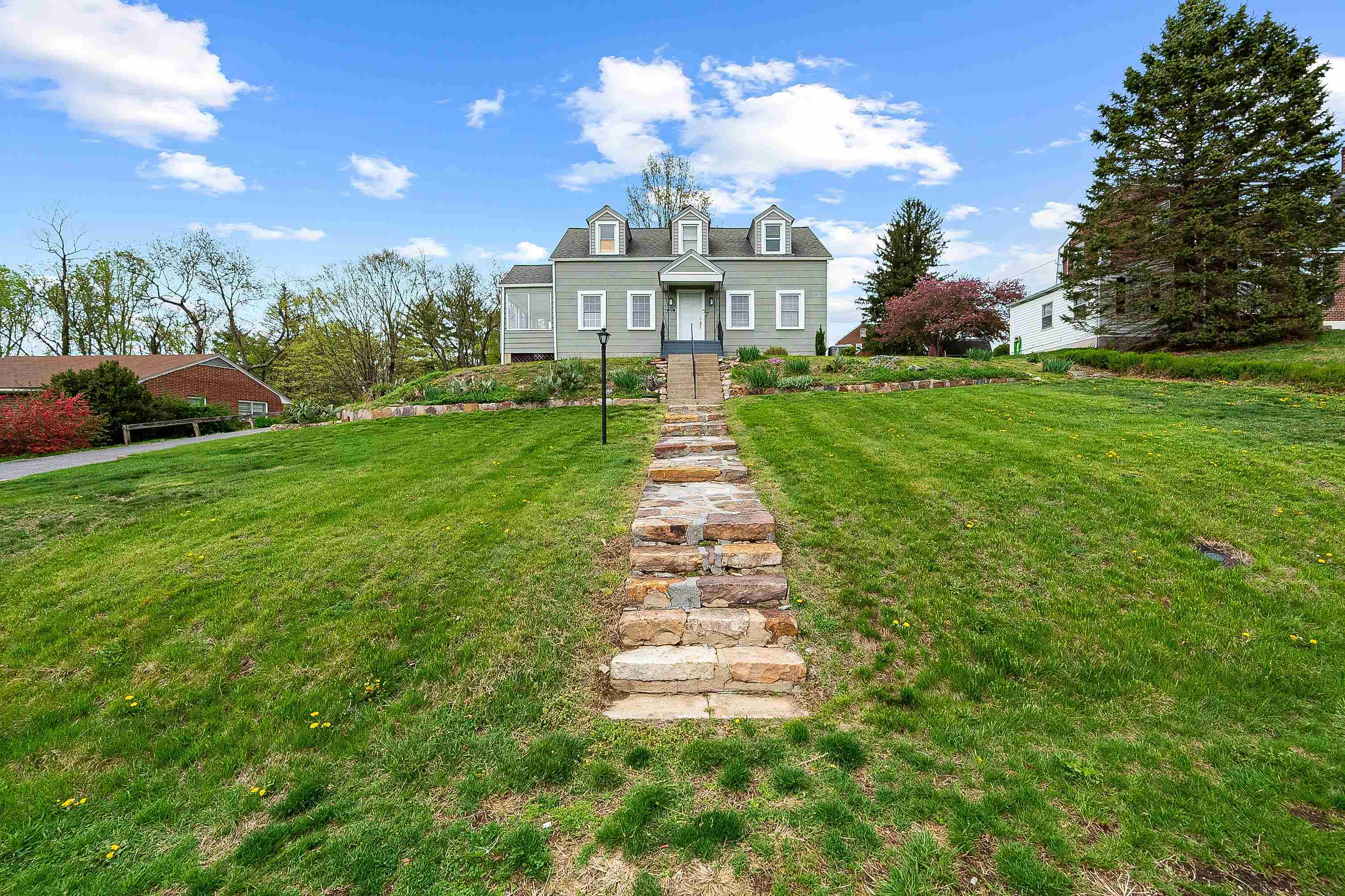 1403 Cabot Drive Pearisburg VA 24134