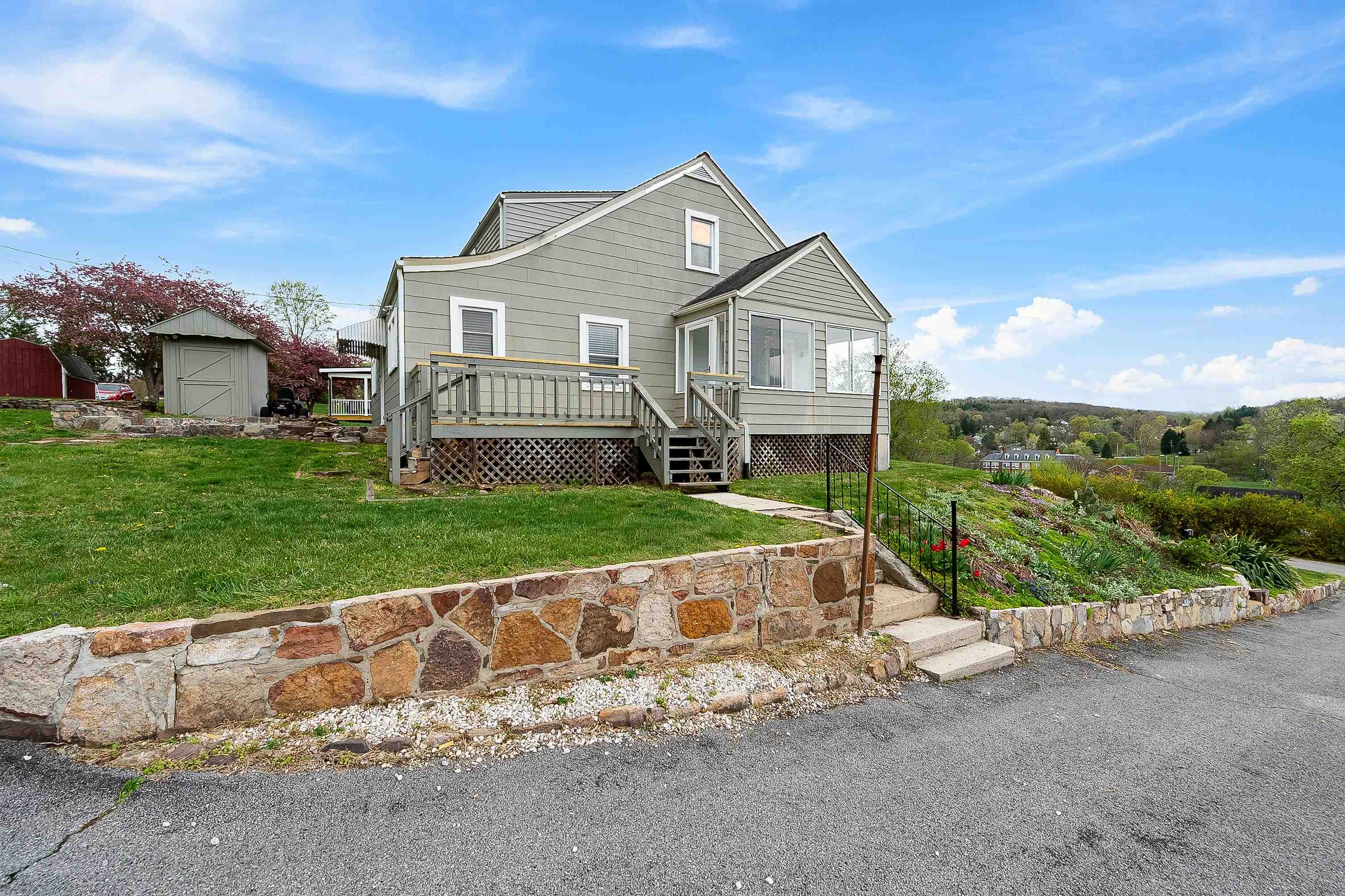 1403 Cabot Drive Pearisburg VA 24134
