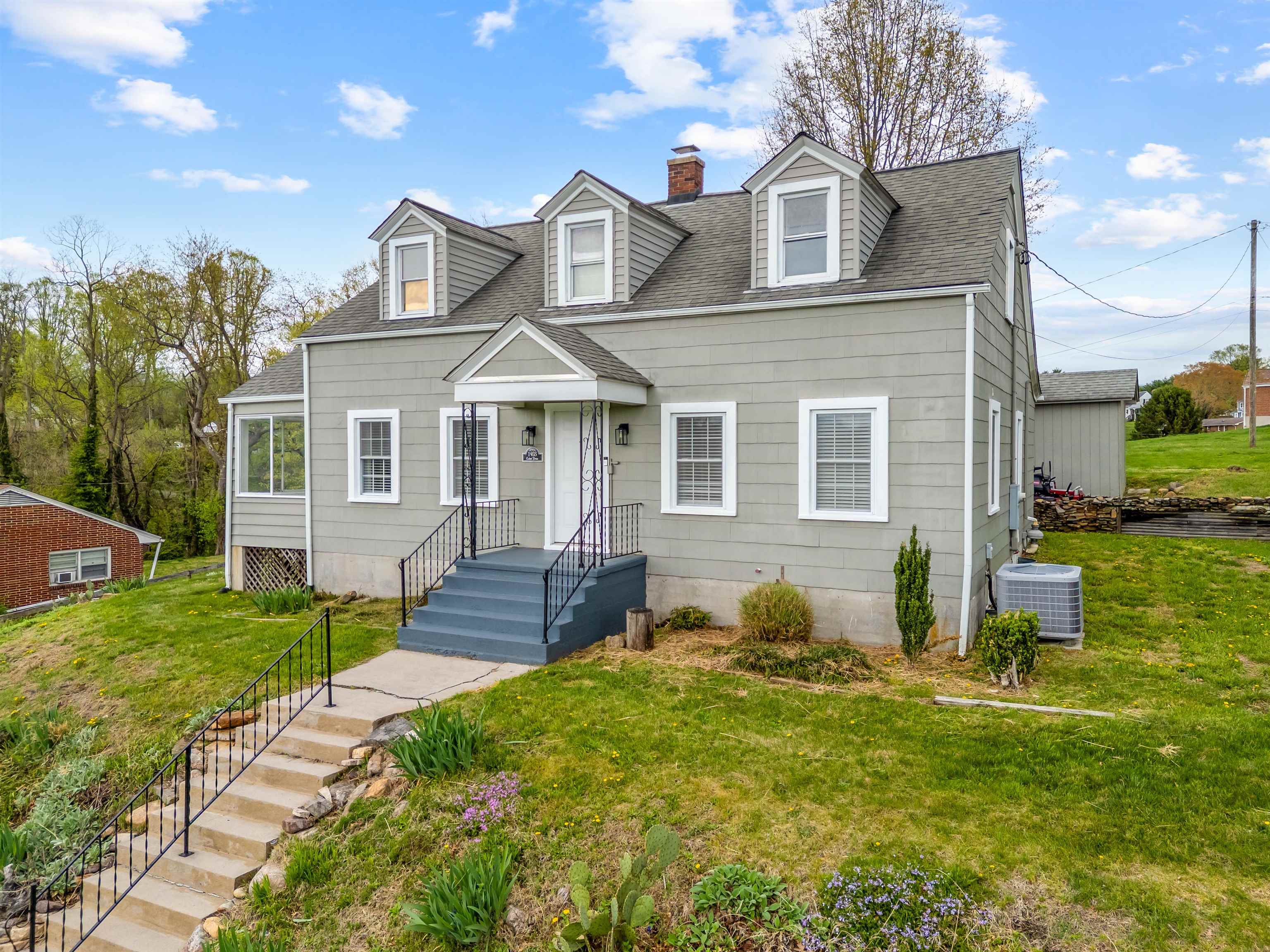 1403 Cabot Drive Pearisburg VA 24134