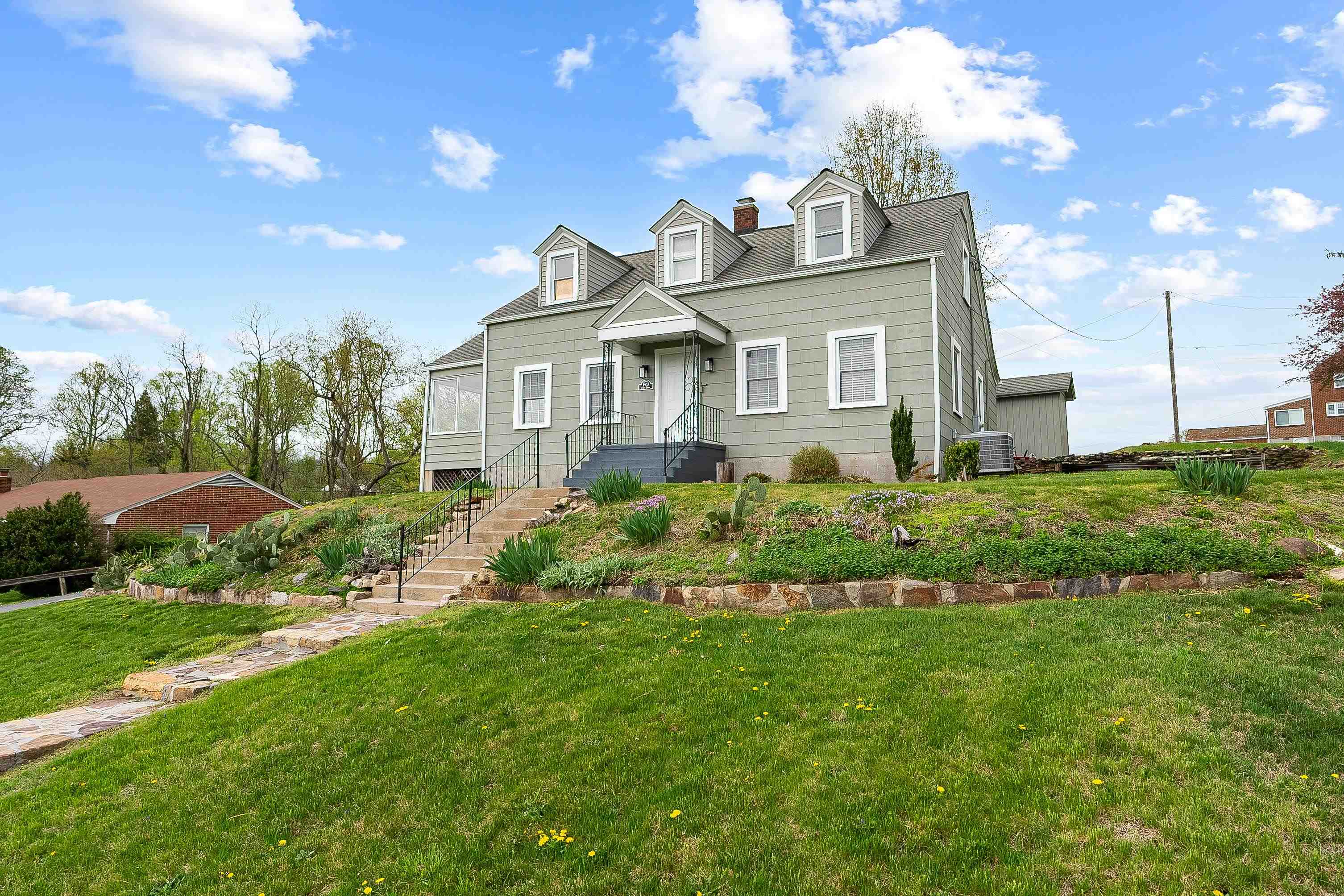 1403 Cabot Drive Pearisburg VA 24134