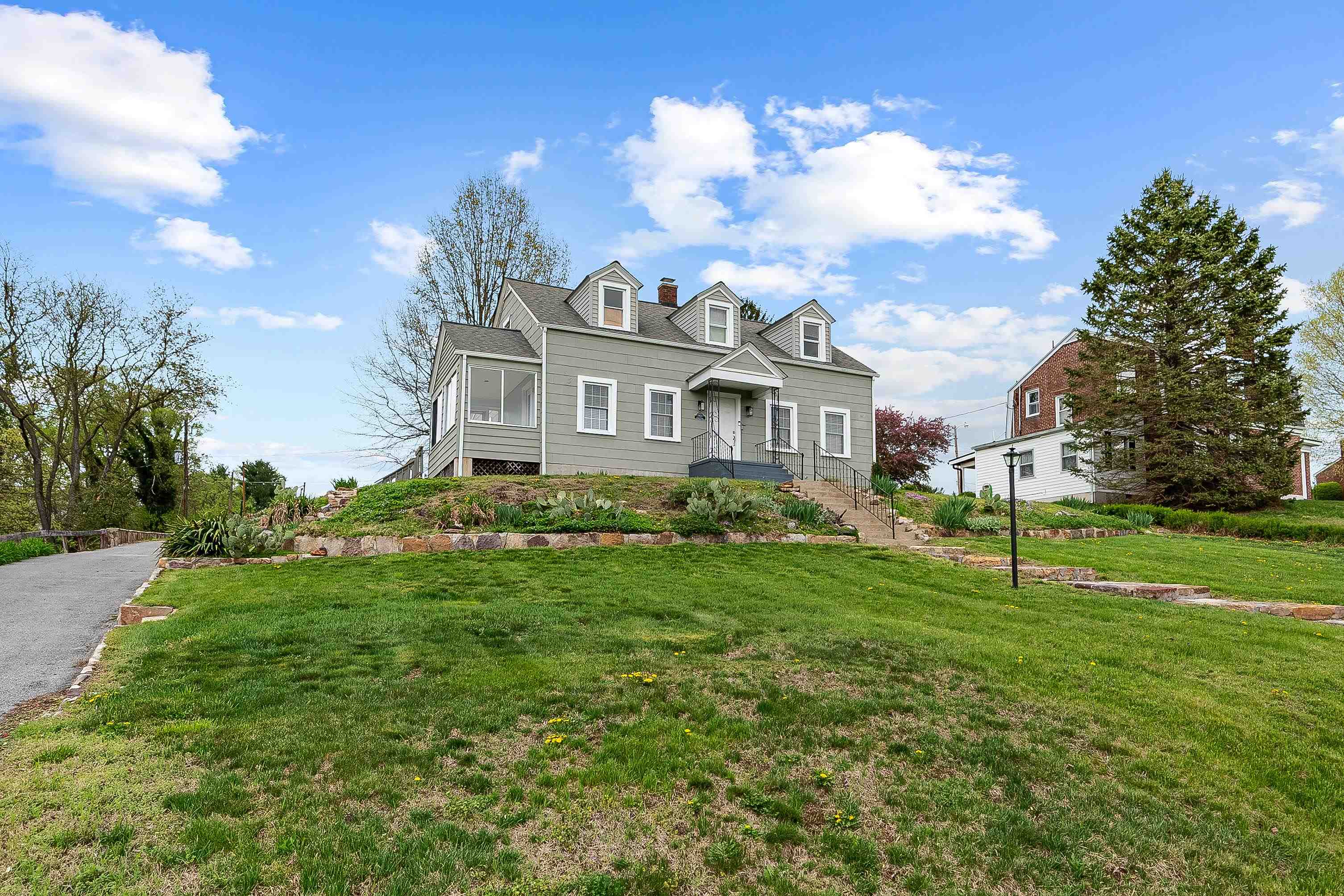 1403 Cabot Drive Pearisburg VA 24134