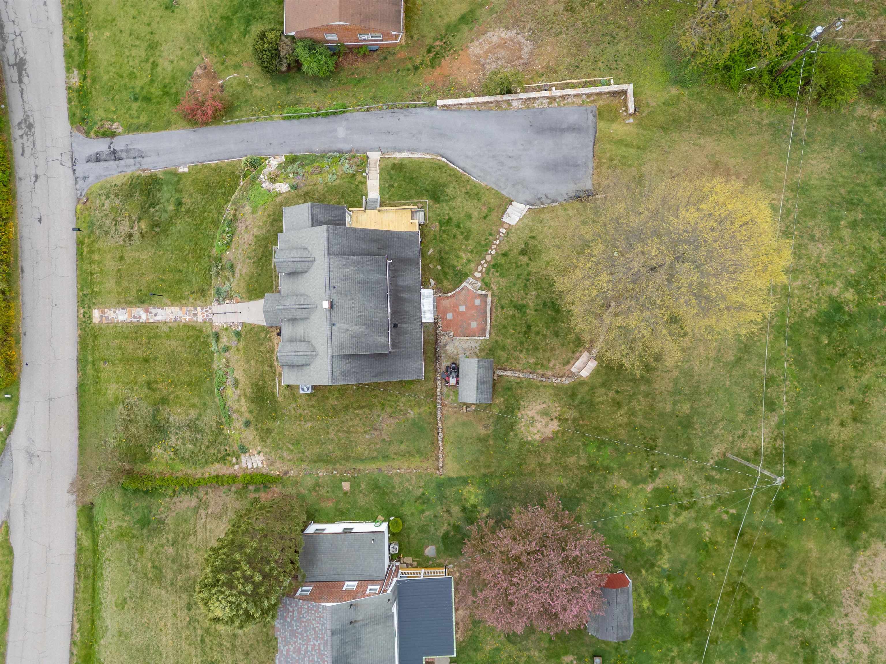 1403 Cabot Drive Pearisburg VA 24134