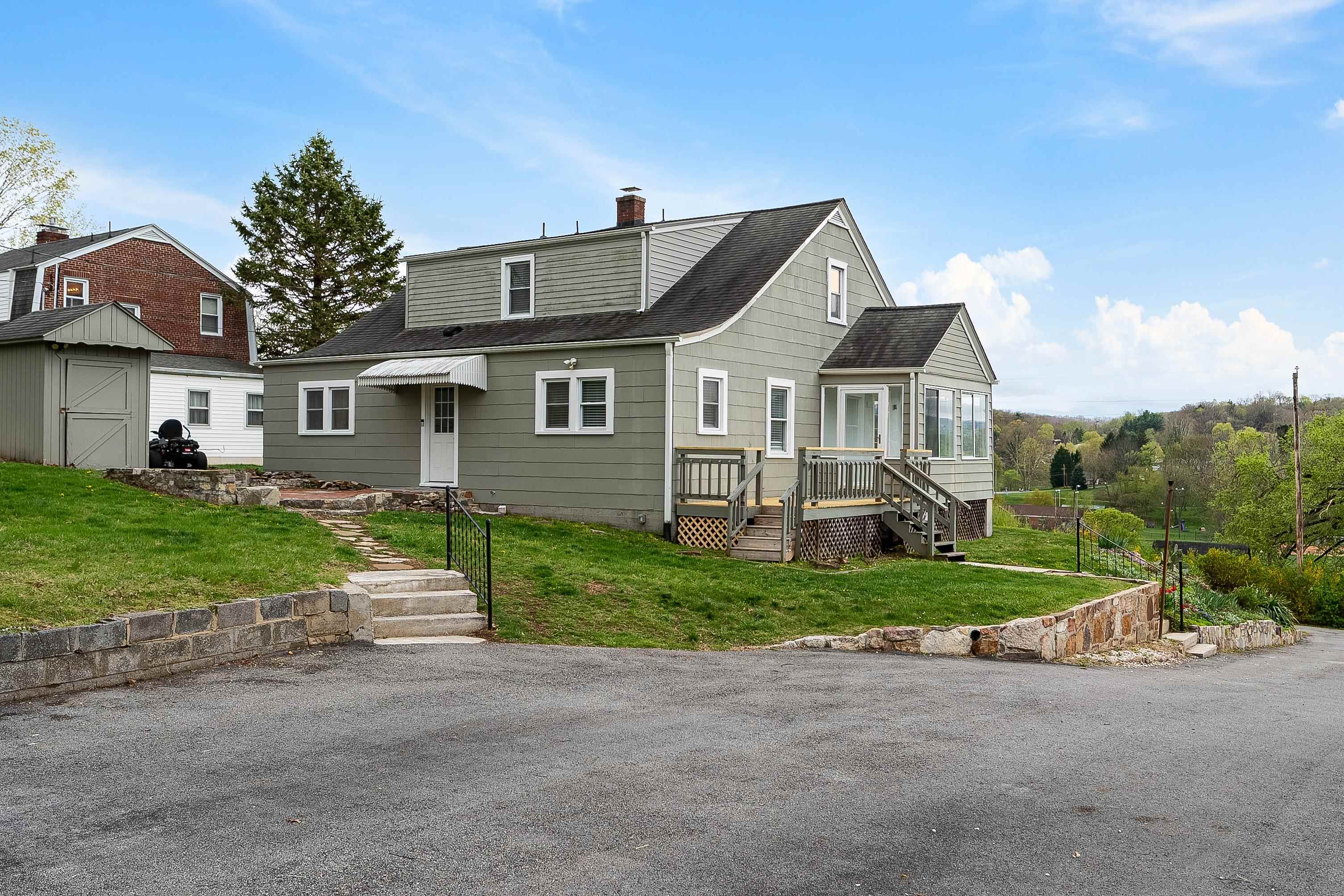 1403 Cabot Drive Pearisburg VA 24134