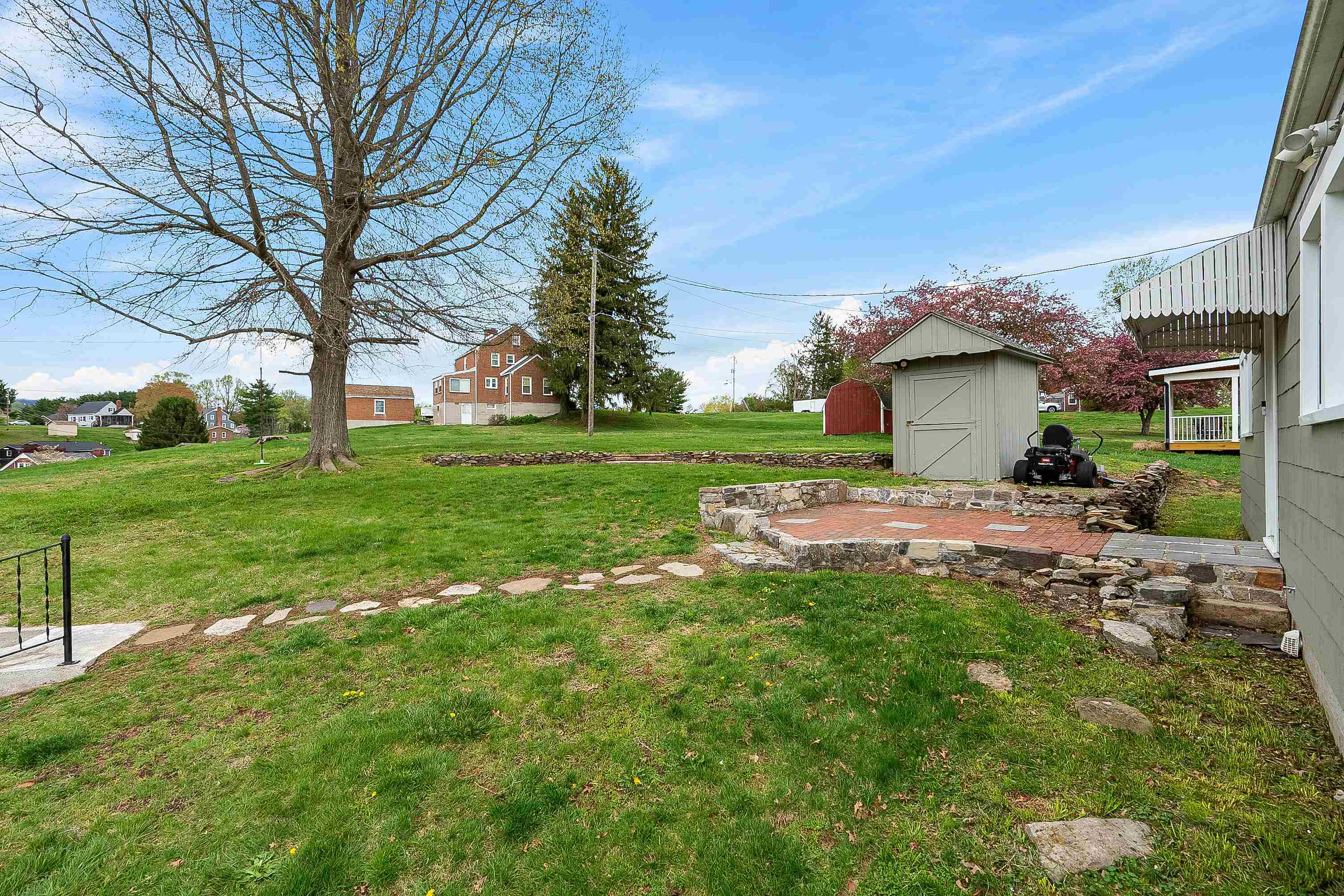 1403 Cabot Drive Pearisburg VA 24134
