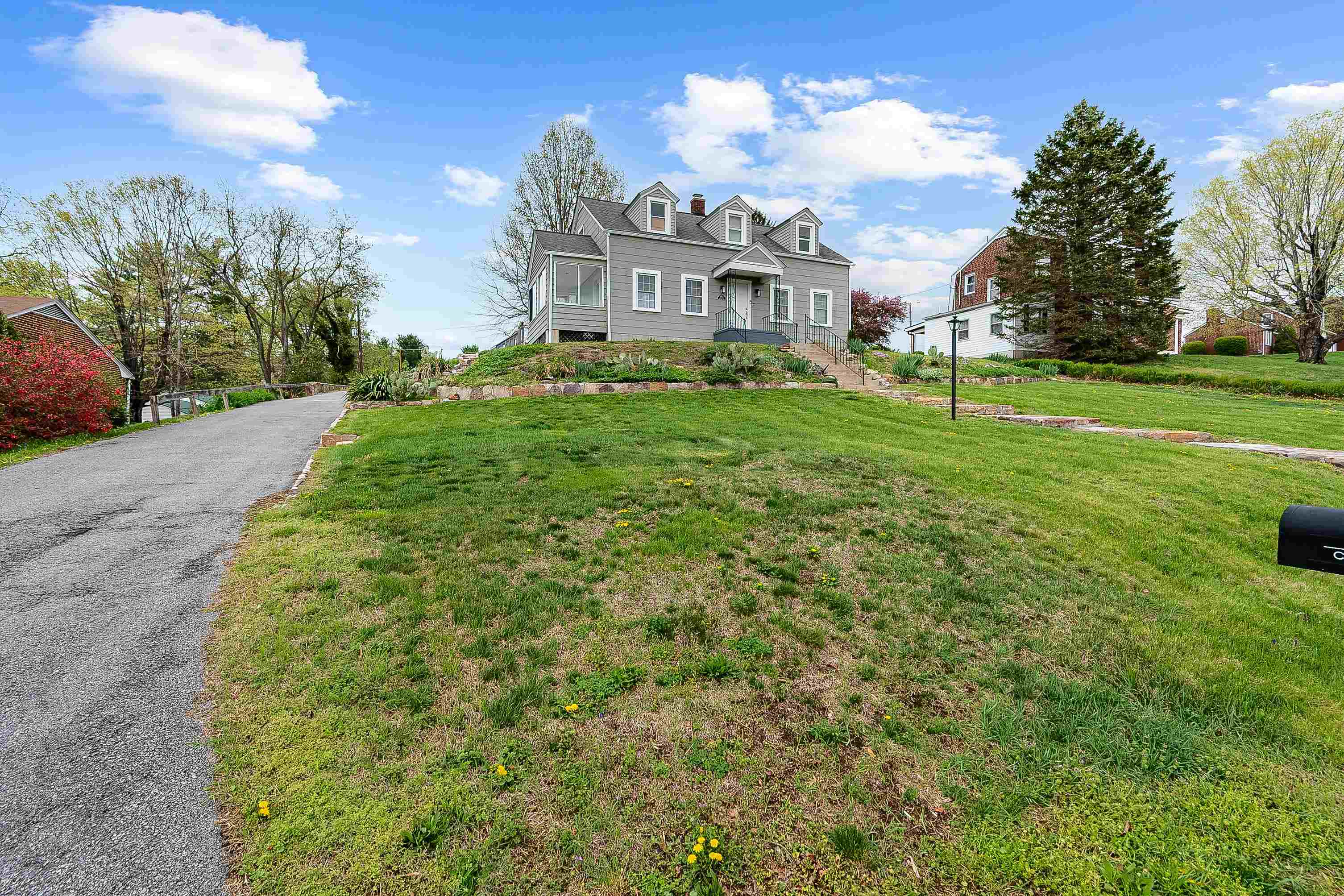 1403 Cabot Drive Pearisburg VA 24134