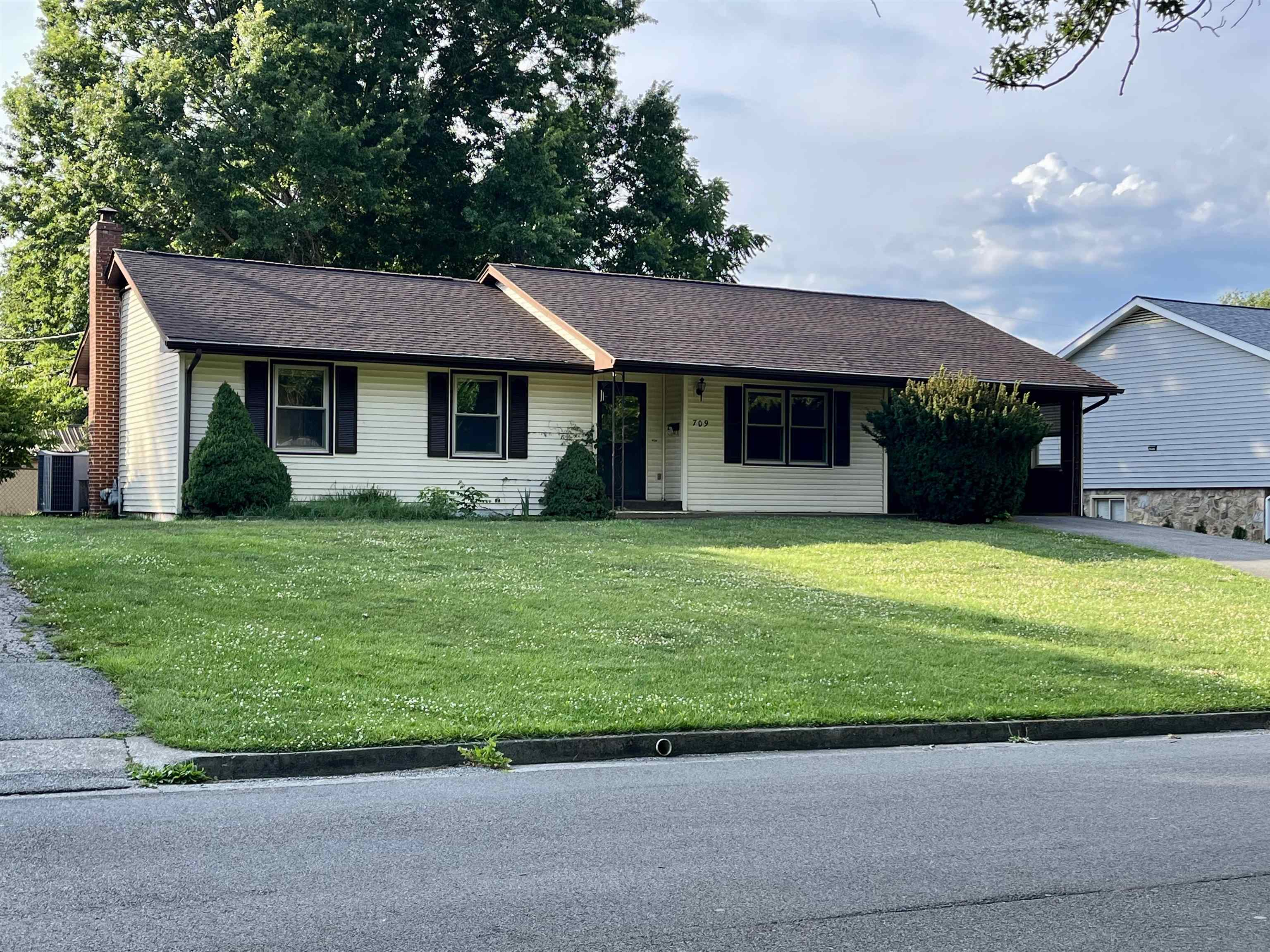 709 Twelfth Street Radford VA 24141
