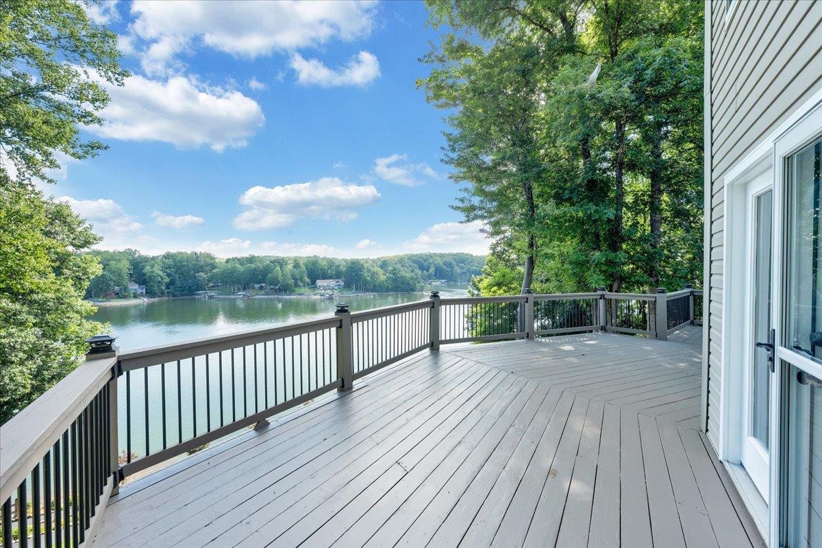 836 Long Island Drive Moneta VA 24121