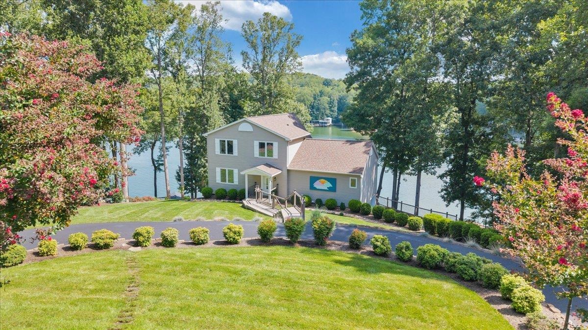 836 Long Island Drive Moneta VA 24121