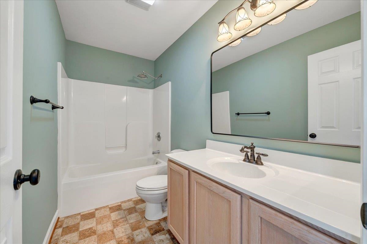 836 Long Island Drive Moneta VA 24121