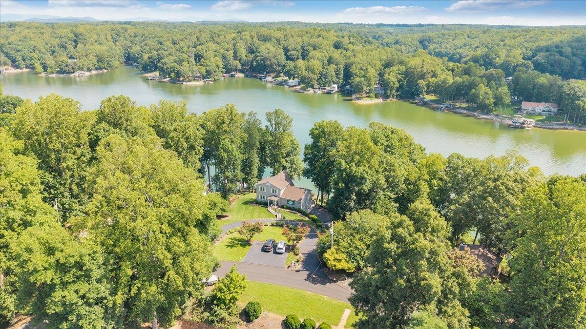 836 Long Island Drive Moneta VA 24121