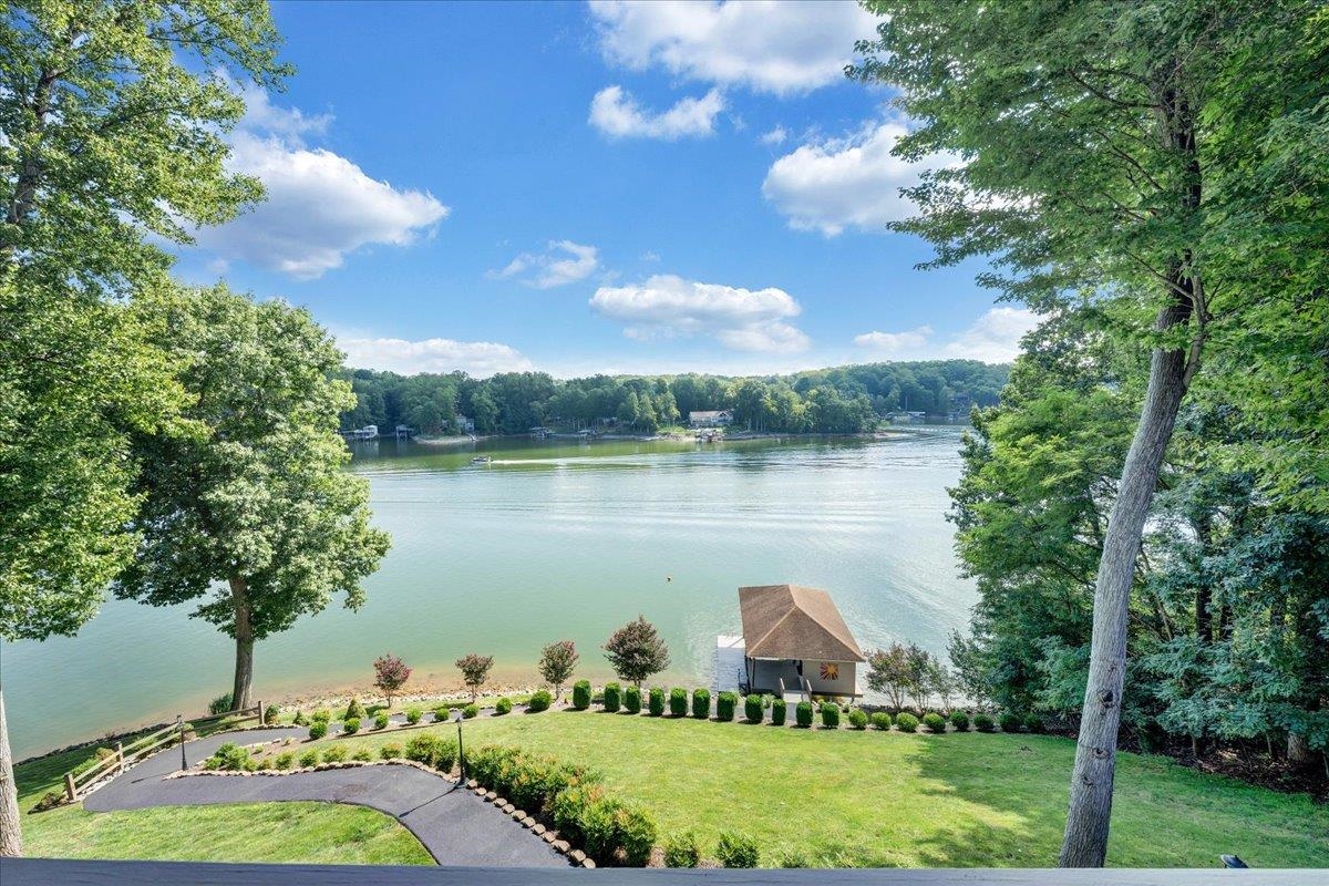 836 Long Island Drive Moneta VA 24121