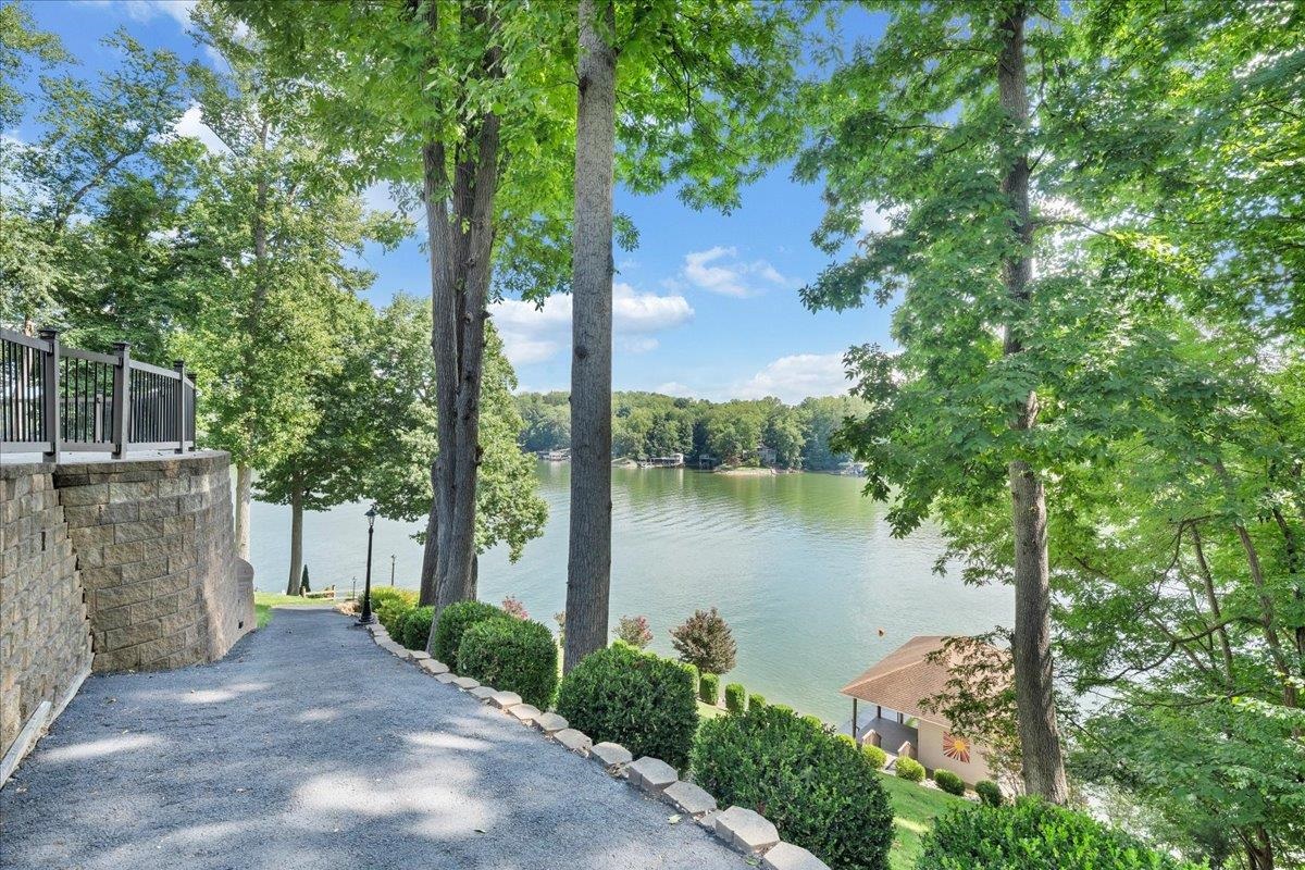 836 Long Island Drive Moneta VA 24121