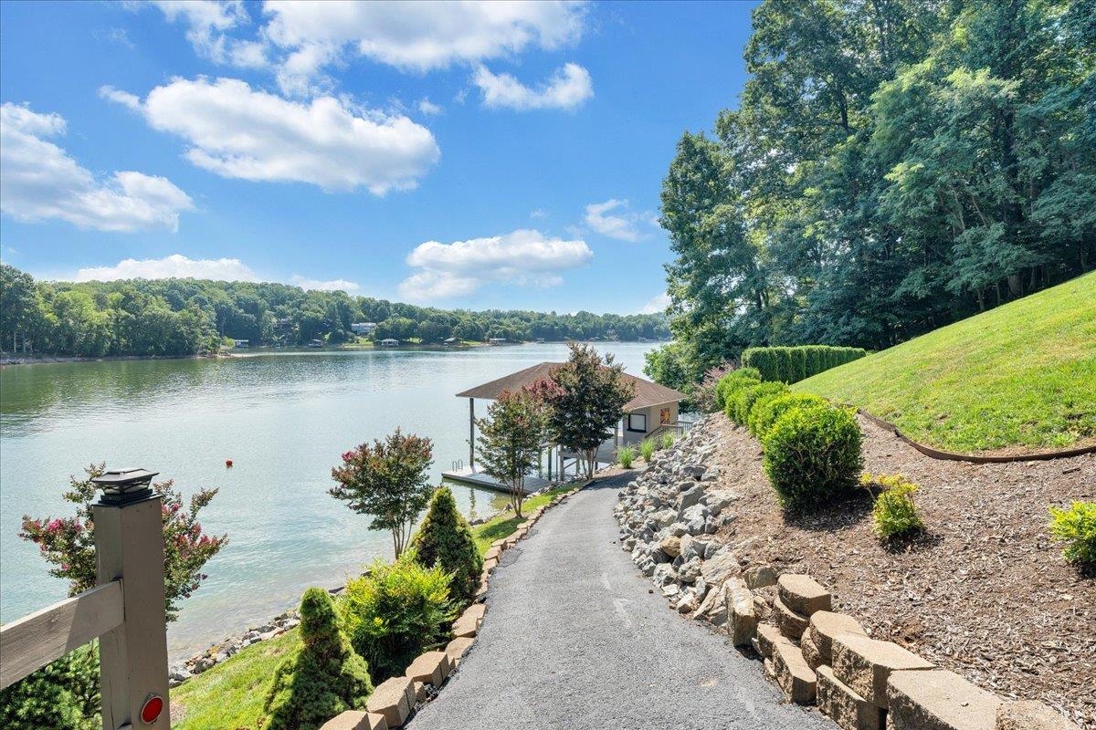 836 Long Island Drive Moneta VA 24121