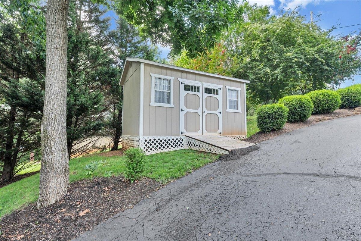 836 Long Island Drive Moneta VA 24121