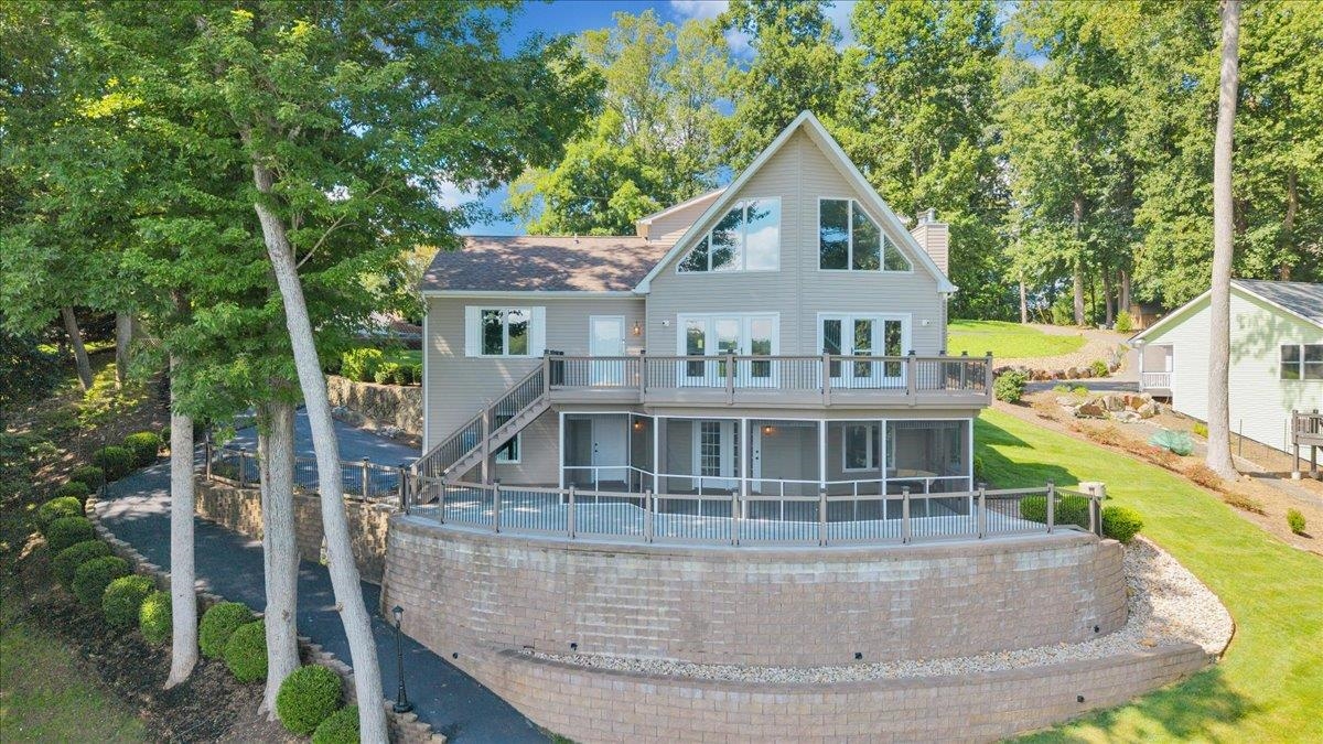836 Long Island Drive Moneta VA 24121