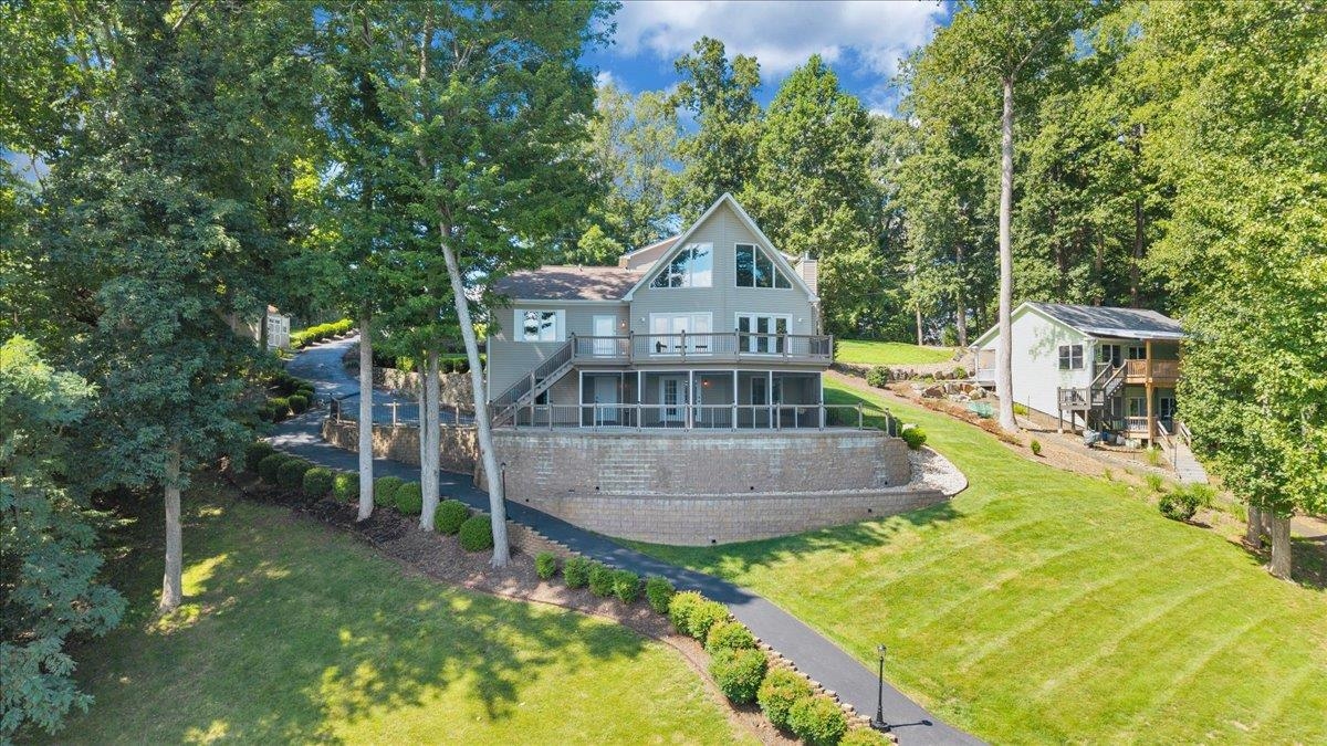 836 Long Island Drive Moneta VA 24121