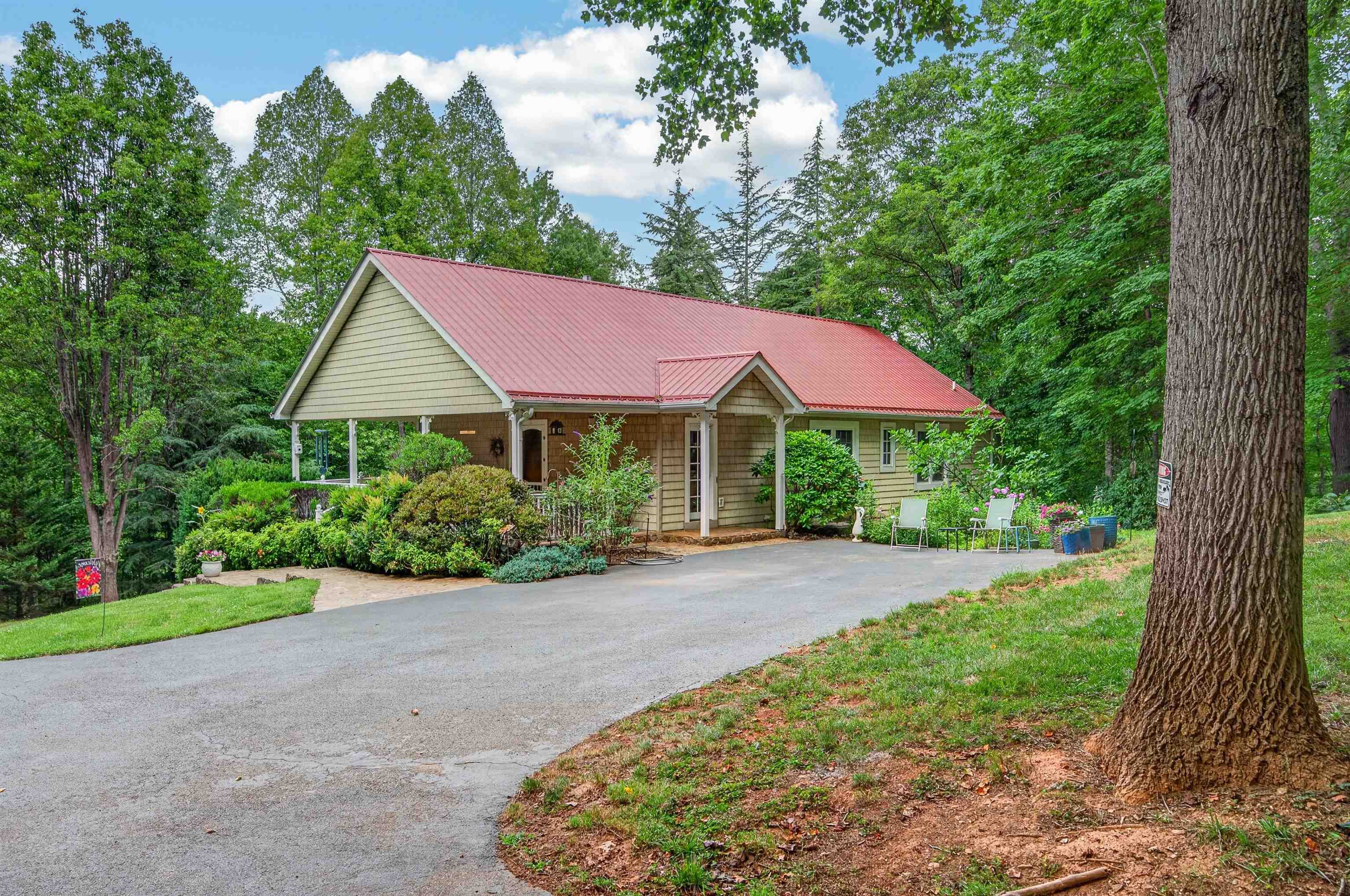 6470 Woolwine Highway Woolwine VA 24185