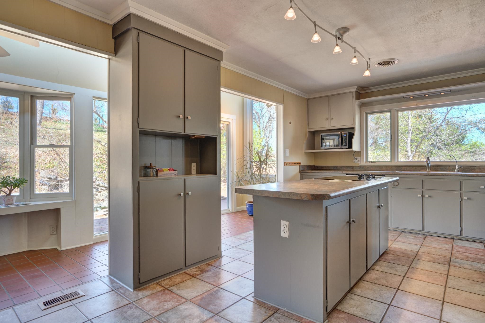 1002 Highland Circle Blacksburg VA 24060