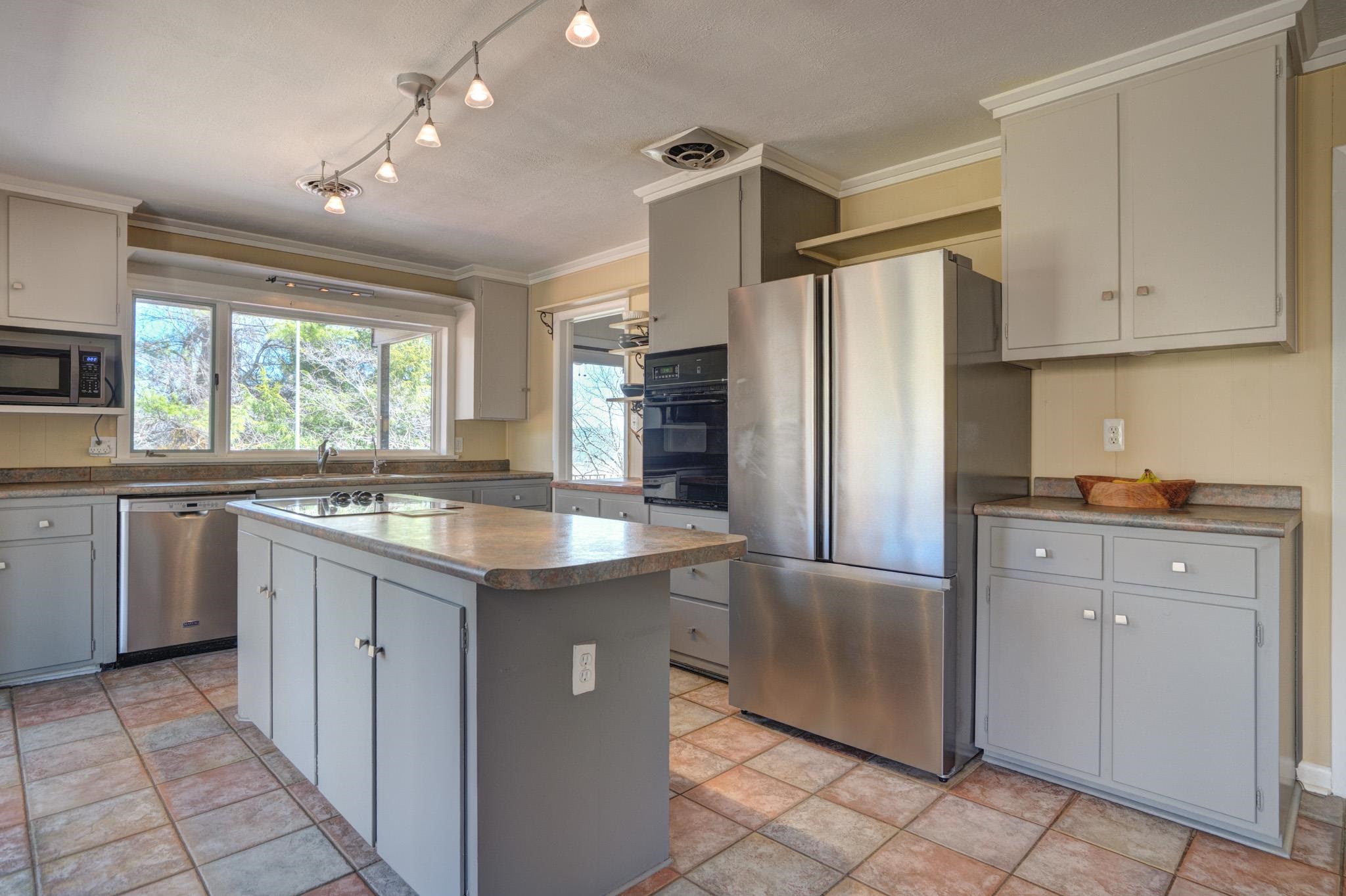 1002 Highland Circle Blacksburg VA 24060