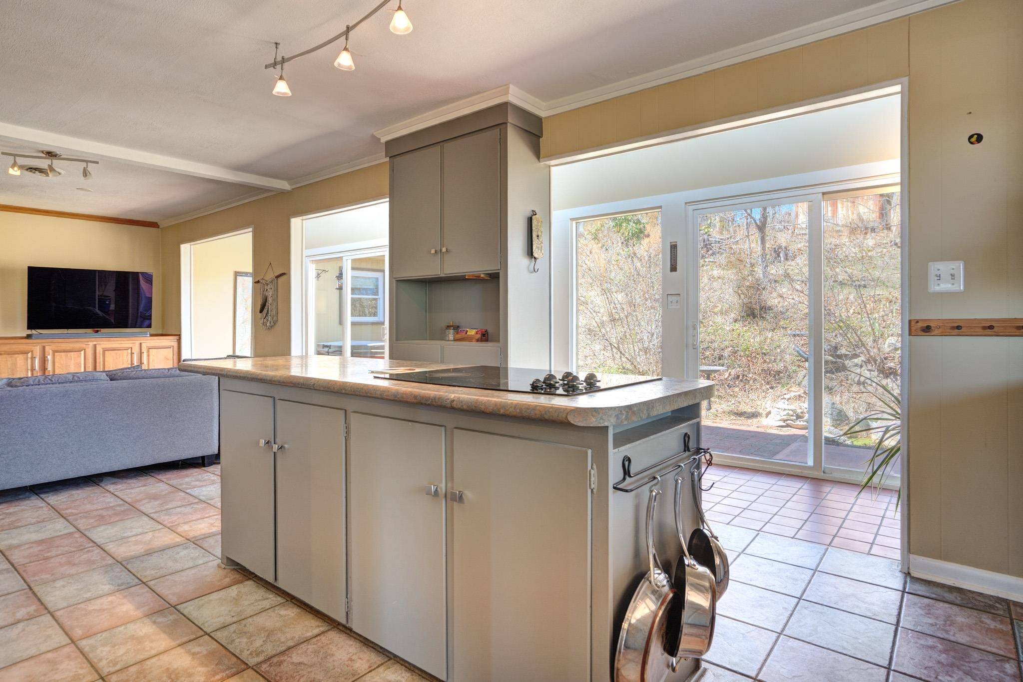 1002 Highland Circle Blacksburg VA 24060