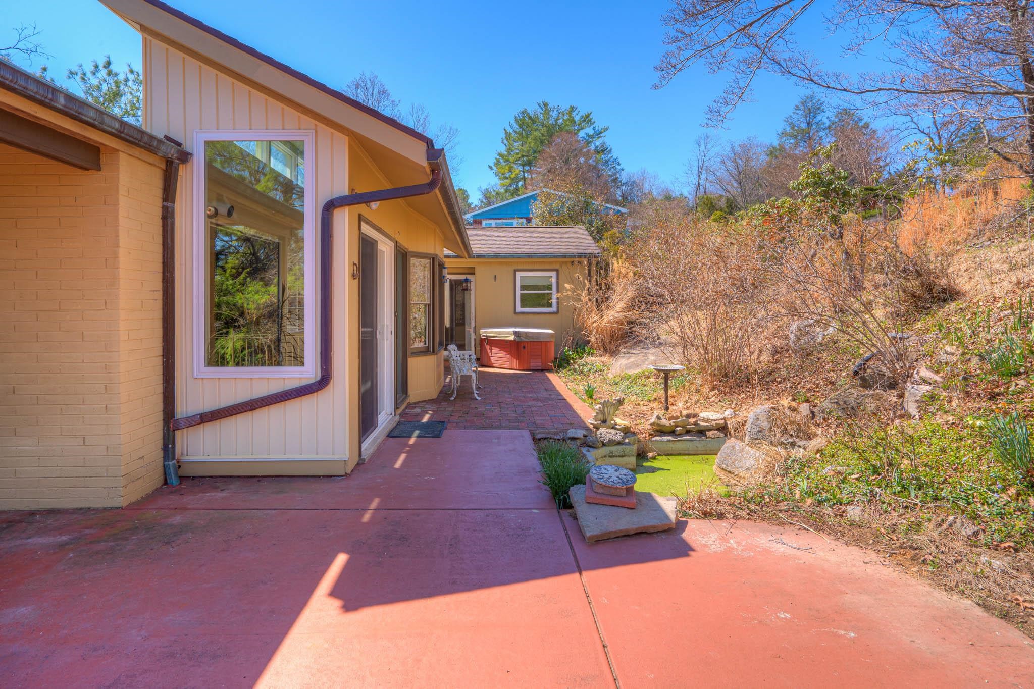 1002 Highland Circle Blacksburg VA 24060