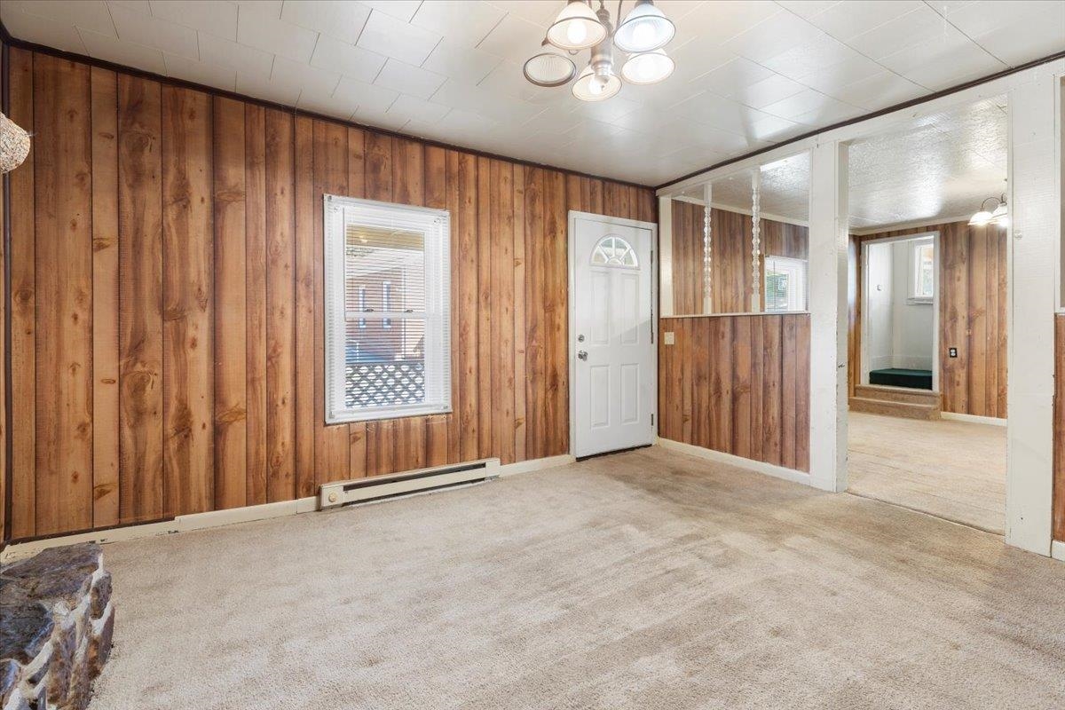 902 College Street Narrows VA 24124