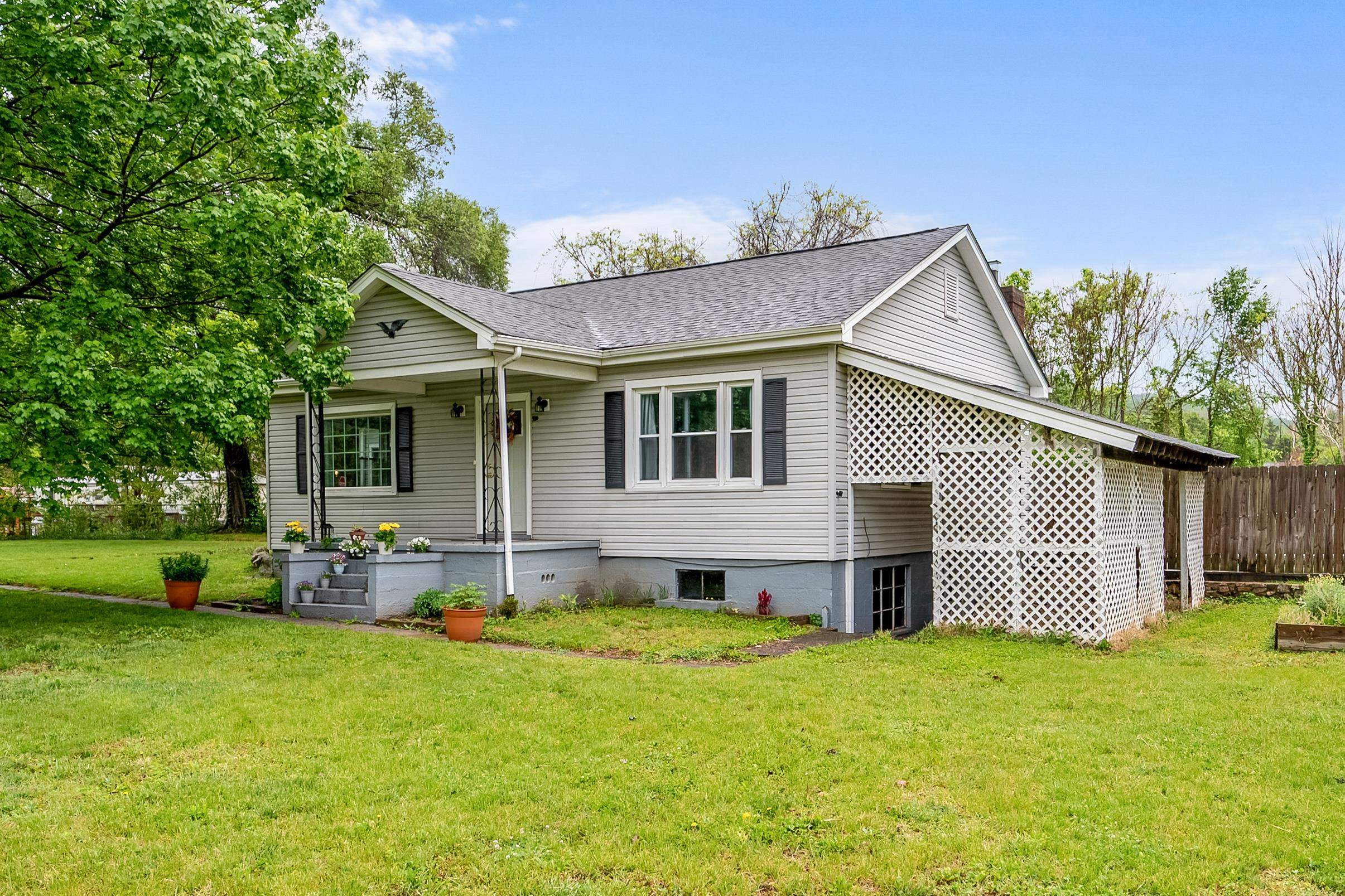 9151 Roanoke Road Elliston VA 24087