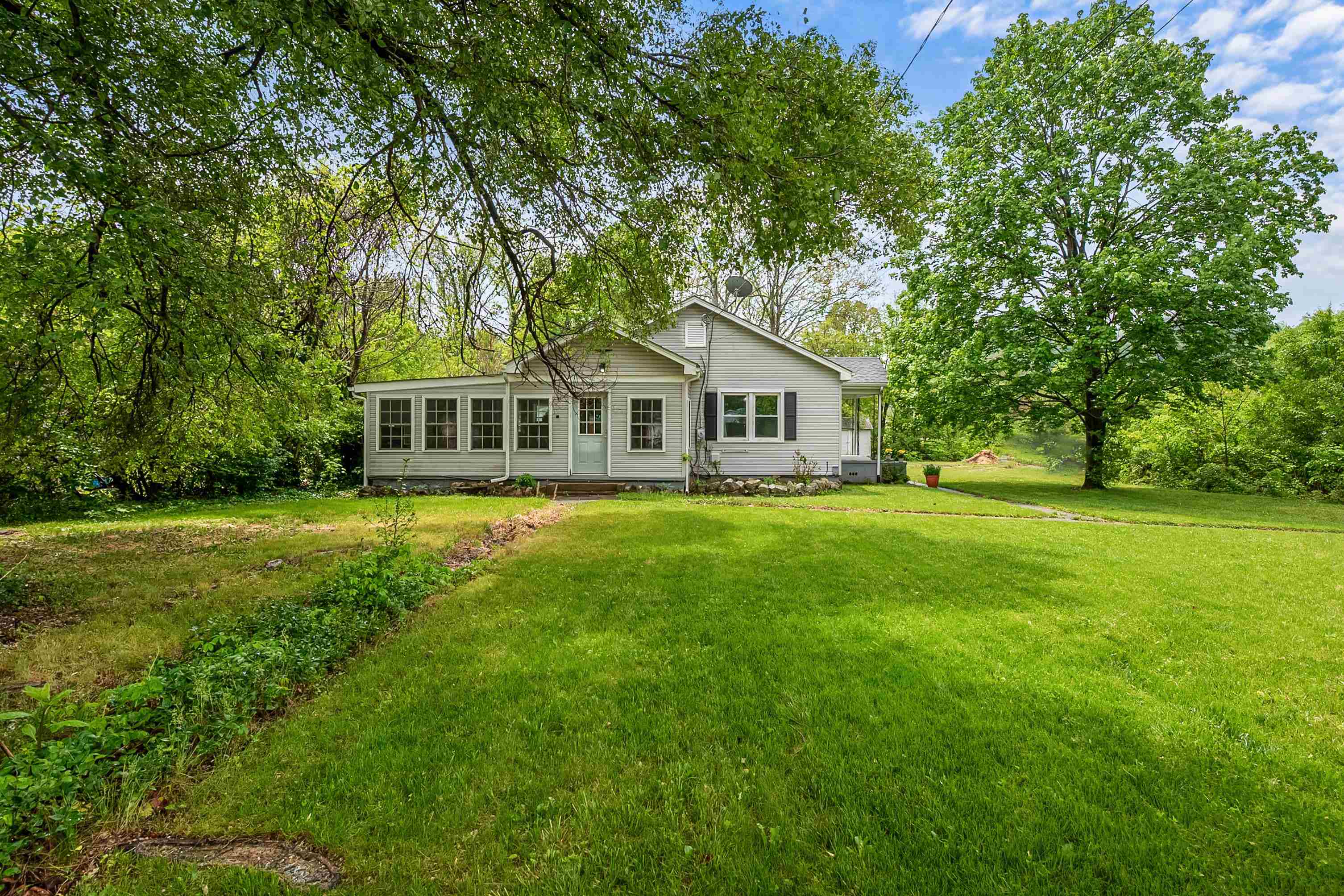 9151 Roanoke Road Elliston VA 24087