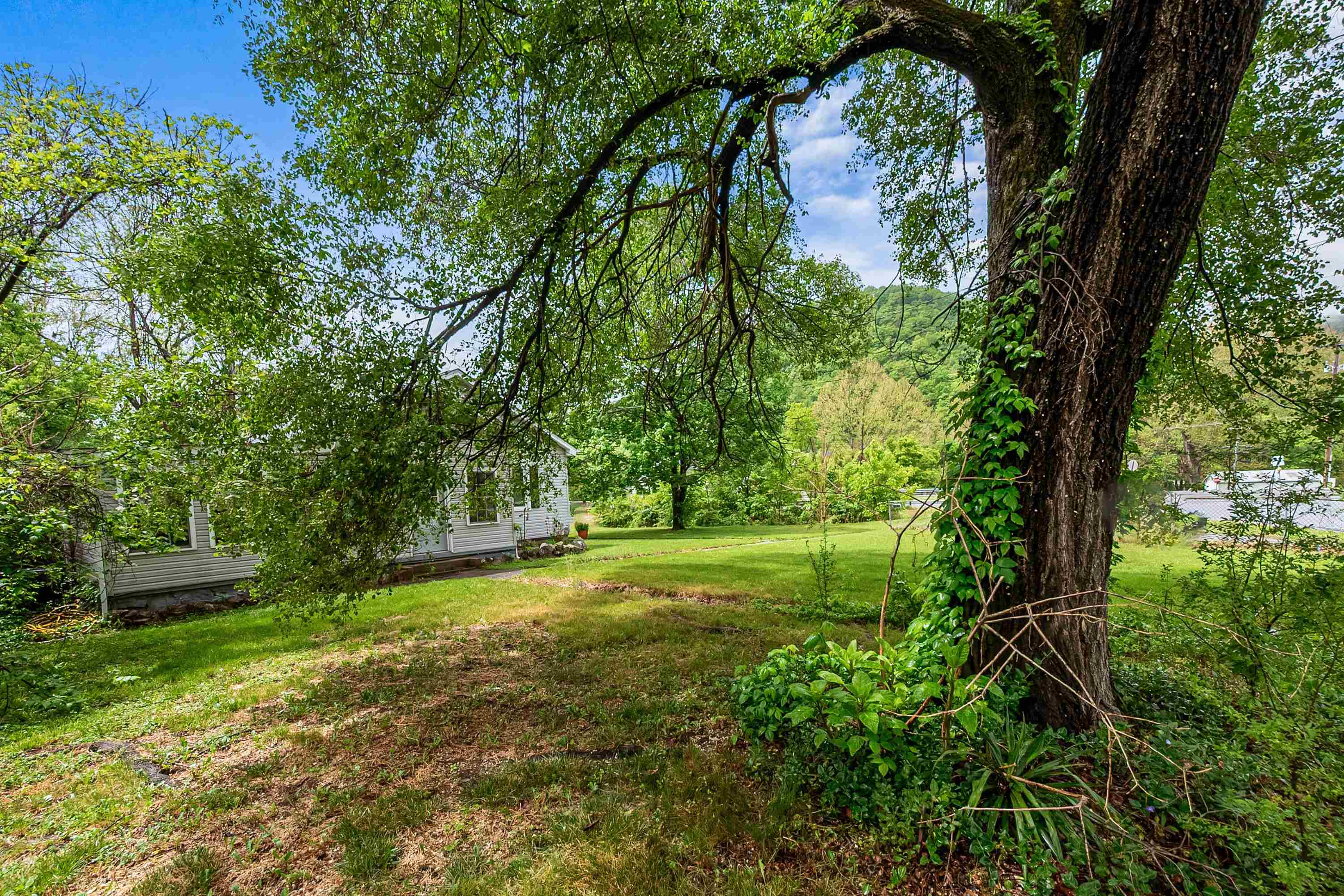 9151 Roanoke Road Elliston VA 24087