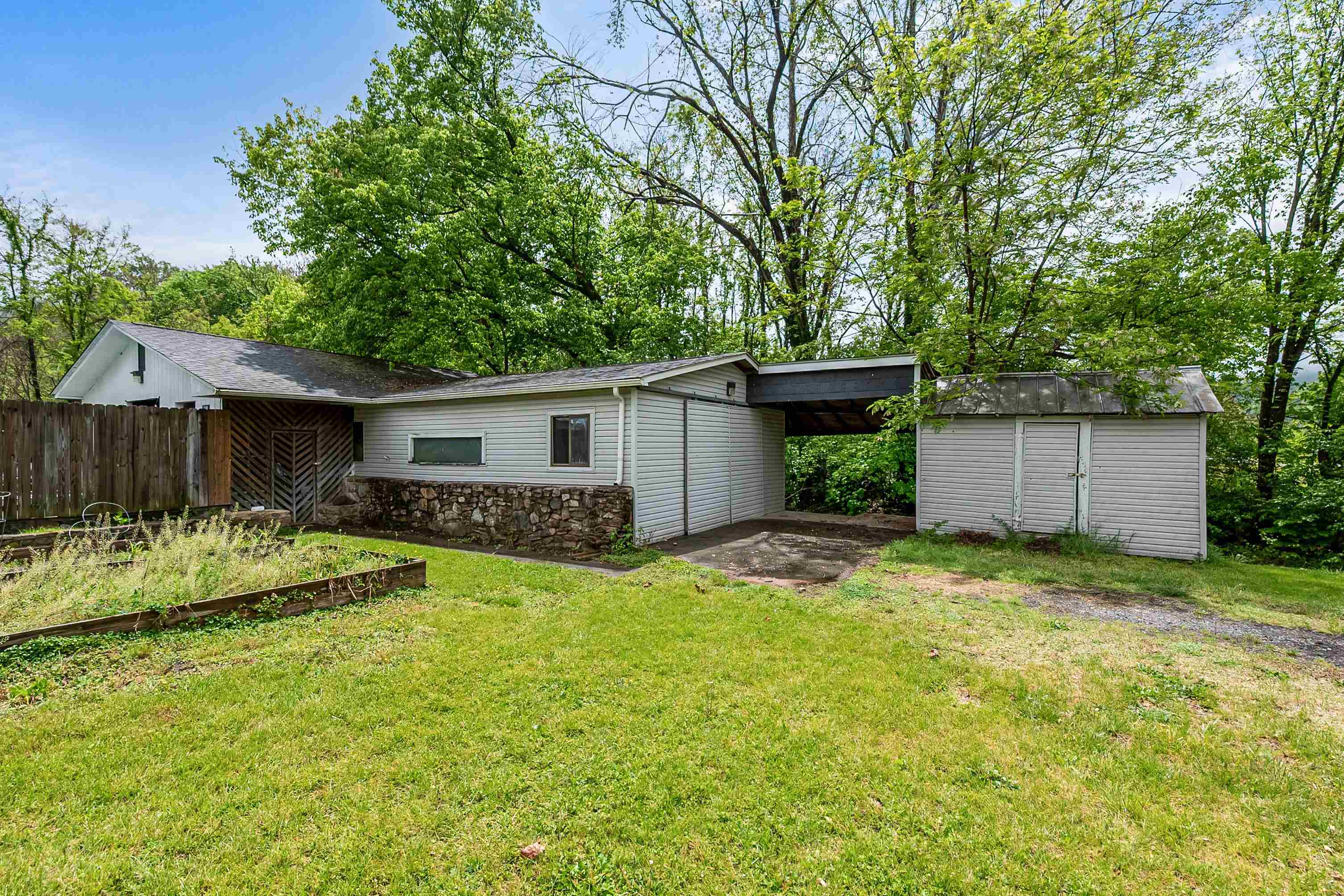 9151 Roanoke Road Elliston VA 24087