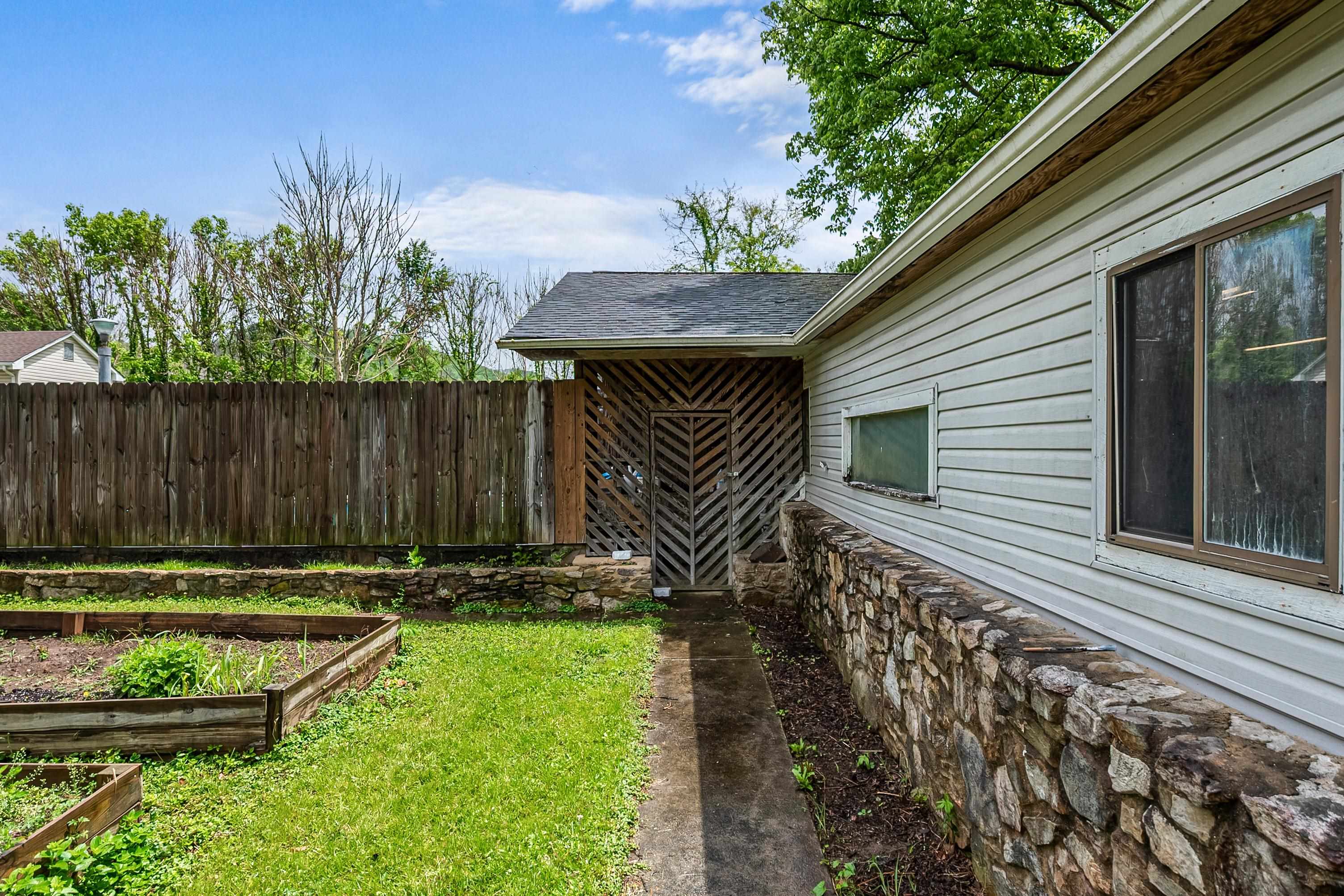 9151 Roanoke Road Elliston VA 24087