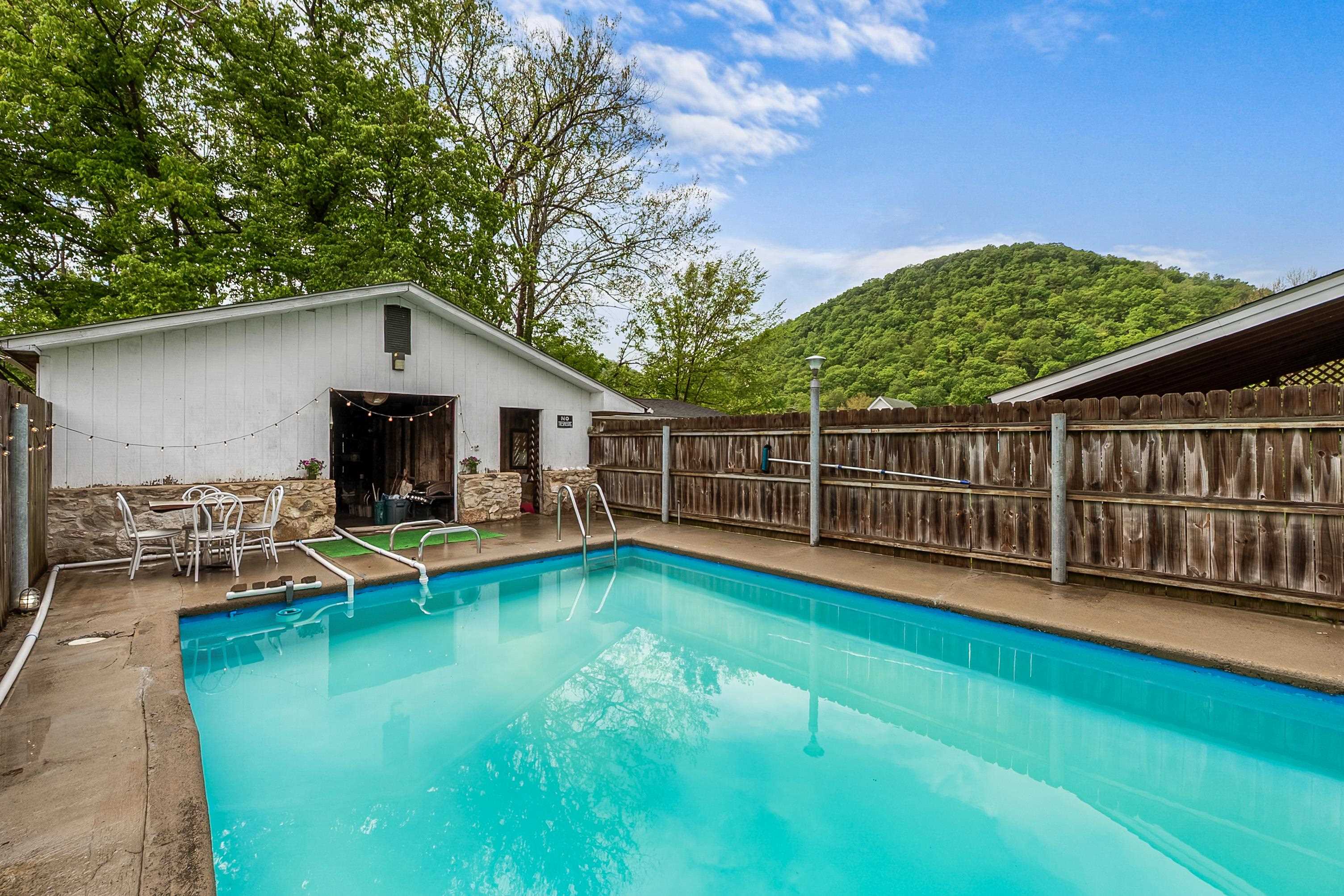 9151 Roanoke Road Elliston VA 24087