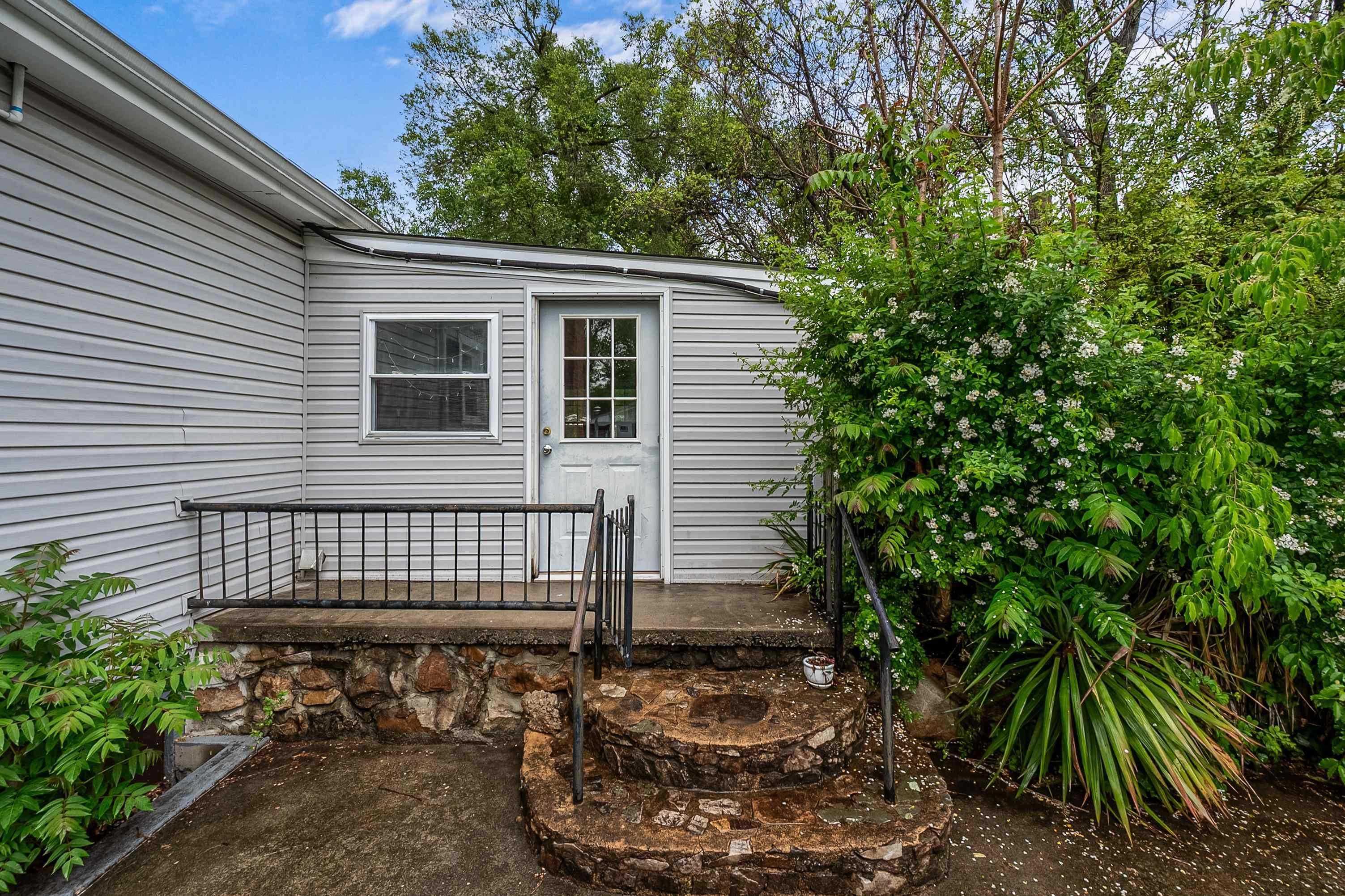9151 Roanoke Road Elliston VA 24087