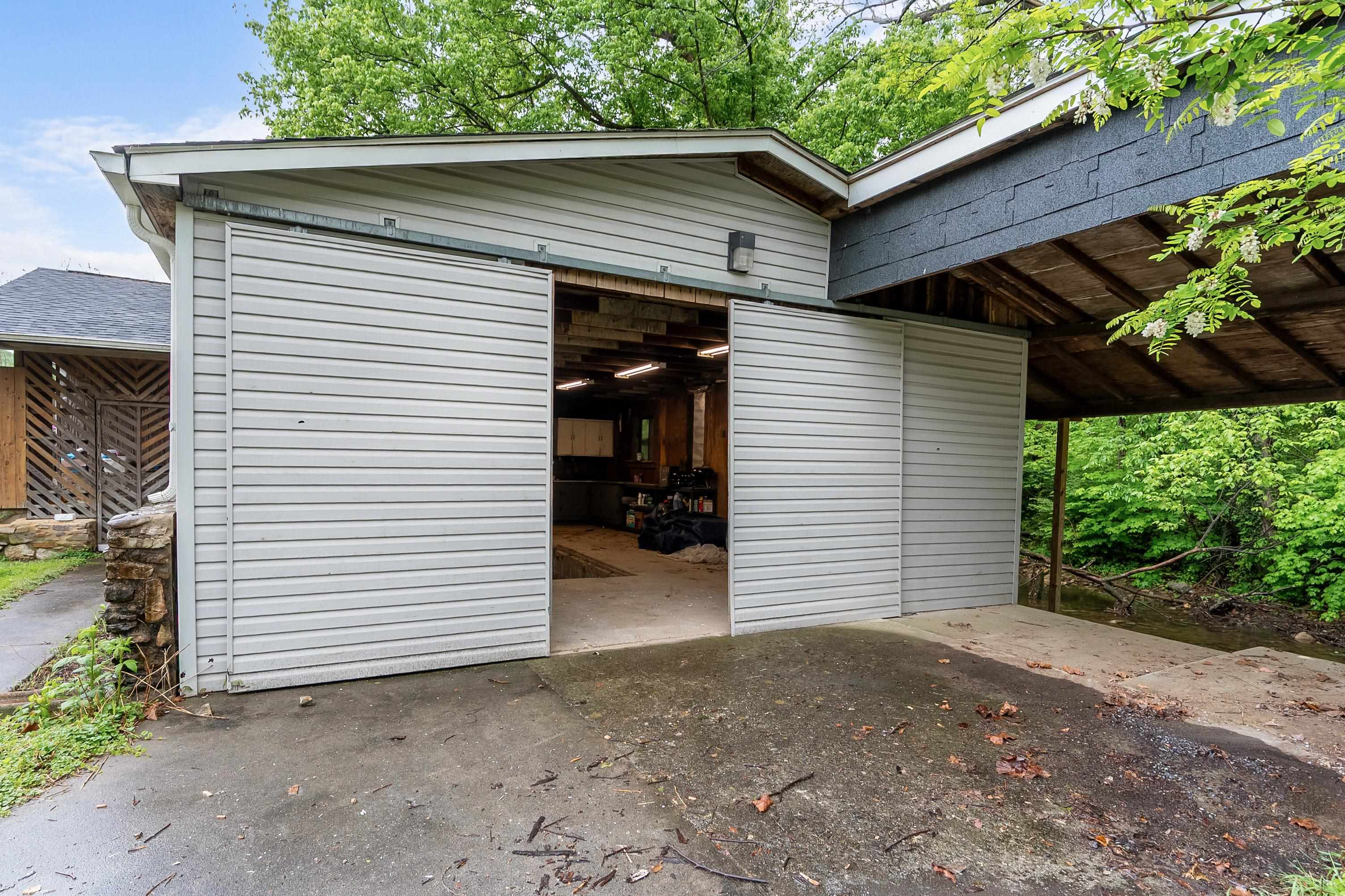 9151 Roanoke Road Elliston VA 24087