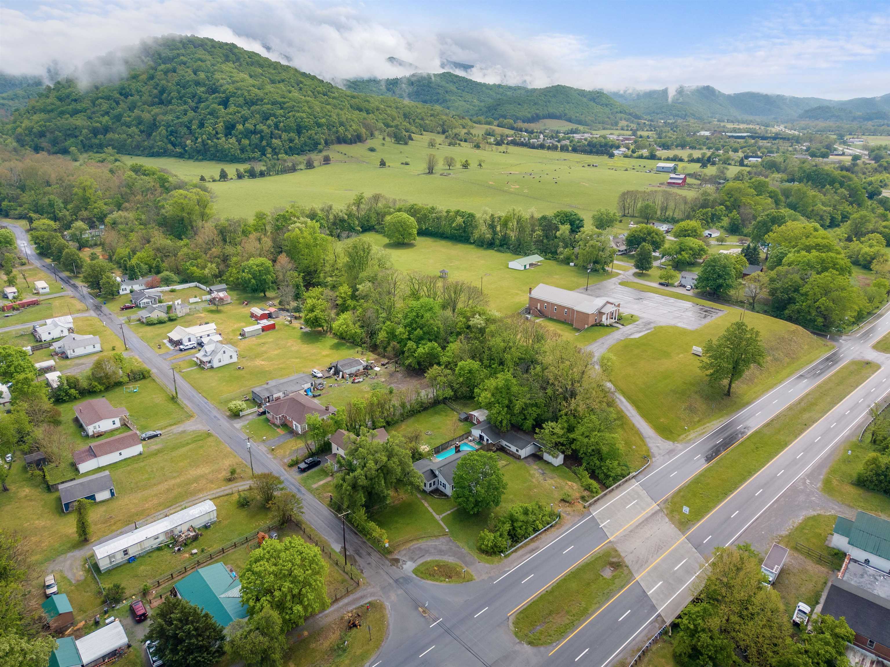 9151 Roanoke Road Elliston VA 24087