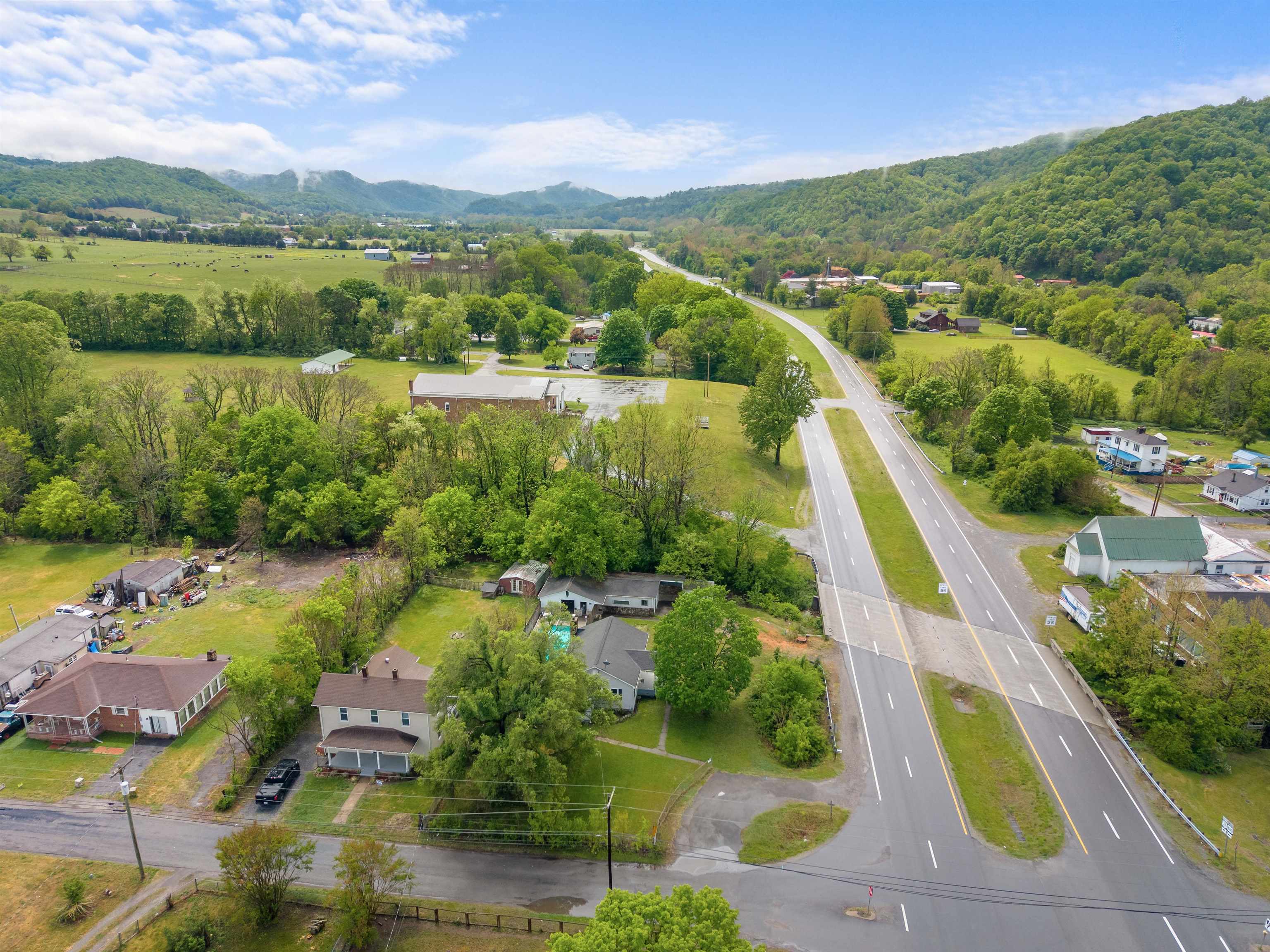 9151 Roanoke Road Elliston VA 24087