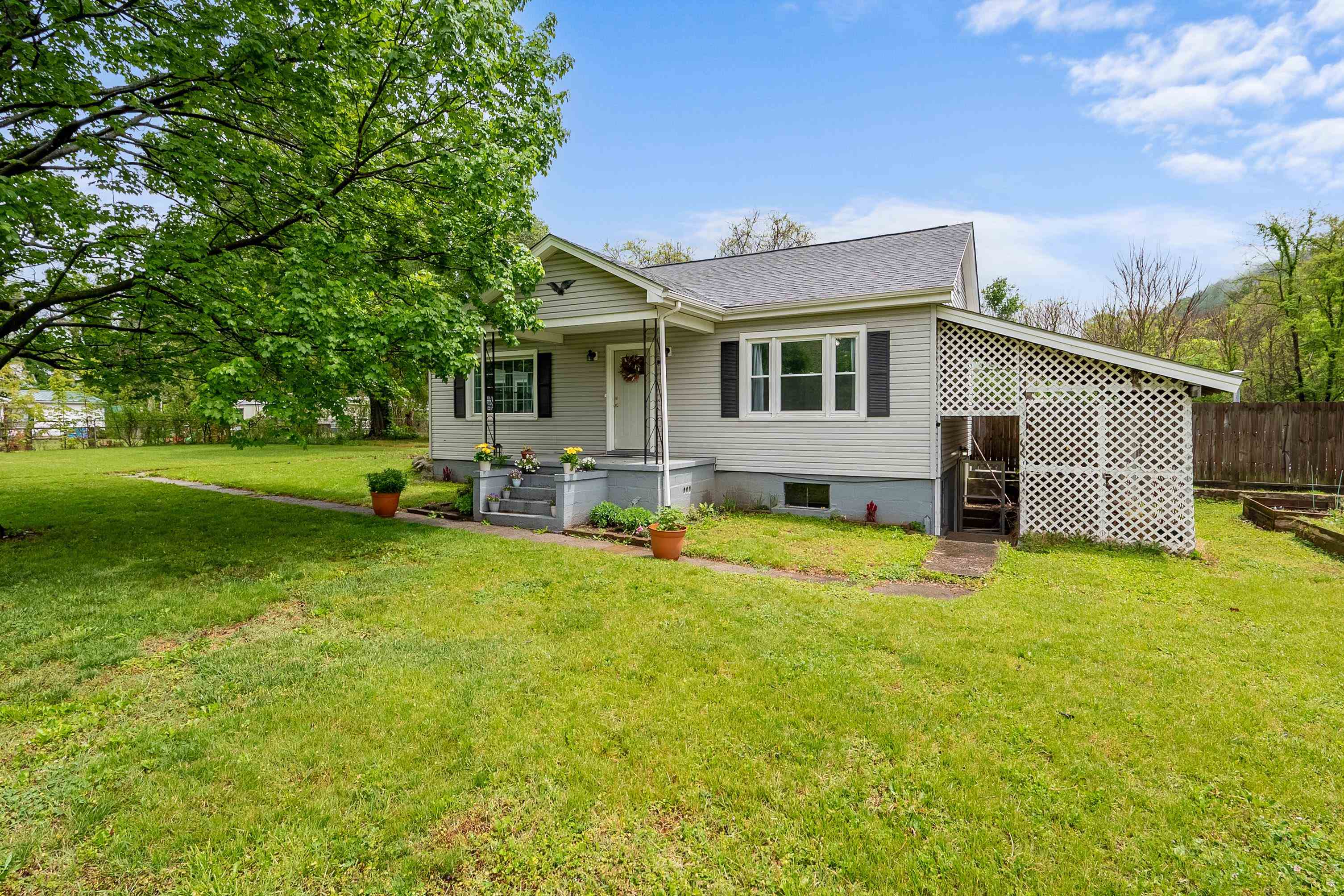 9151 Roanoke Road Elliston VA 24087