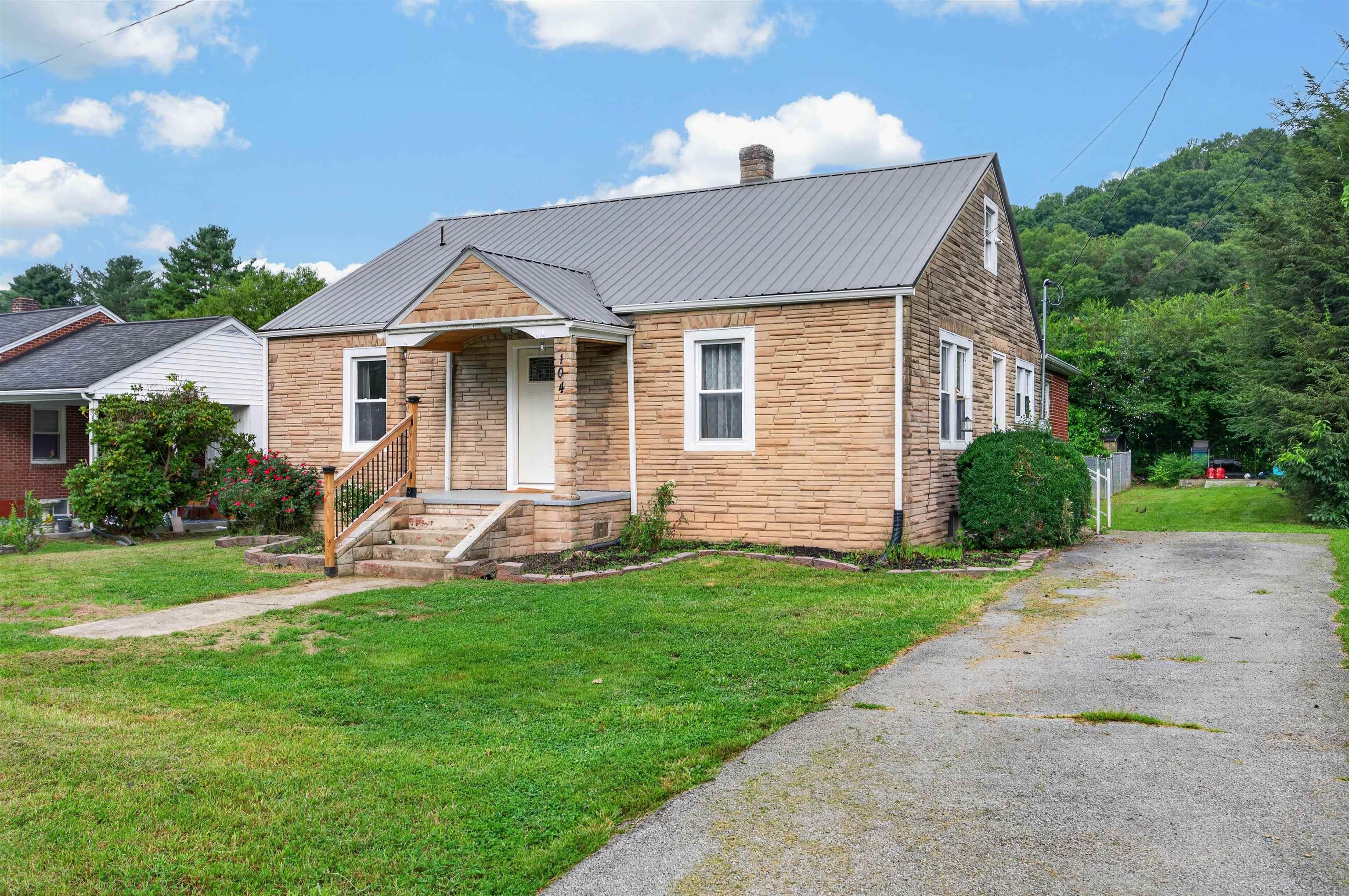 104 Park Drive Narrows VA 24124
