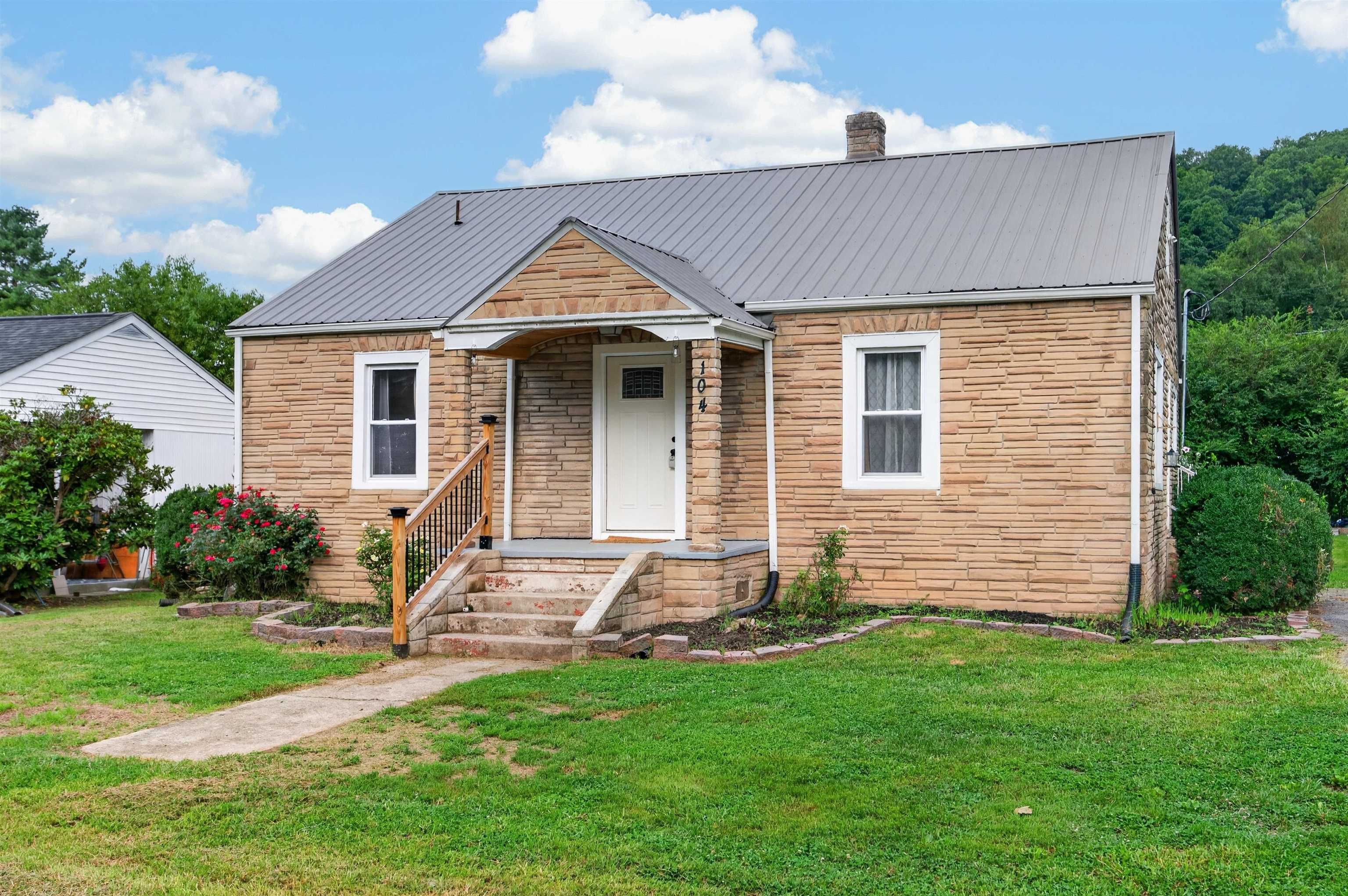 104 Park Drive Narrows VA 24124