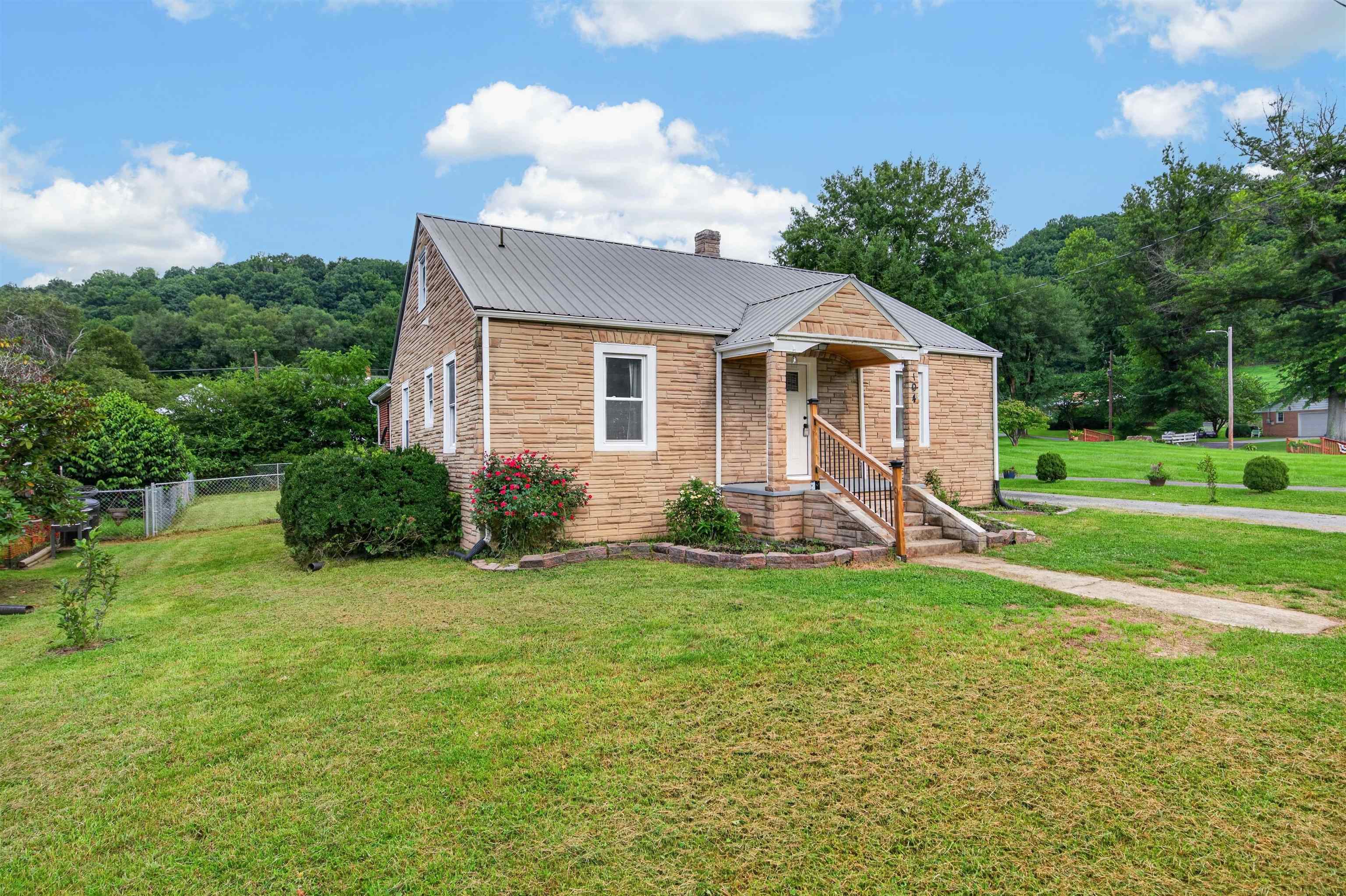 104 Park Drive Narrows VA 24124