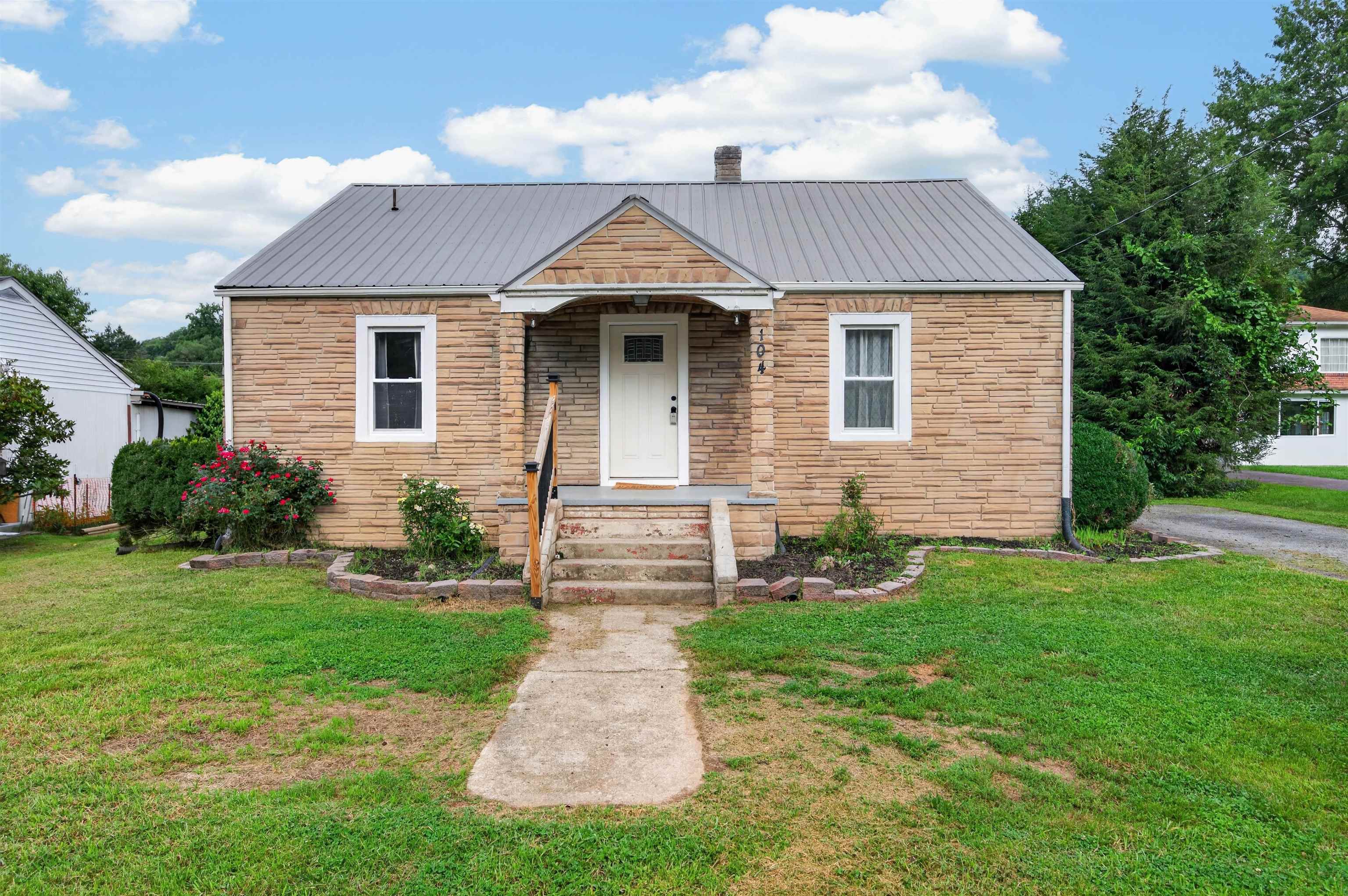 104 Park Drive Narrows VA 24124