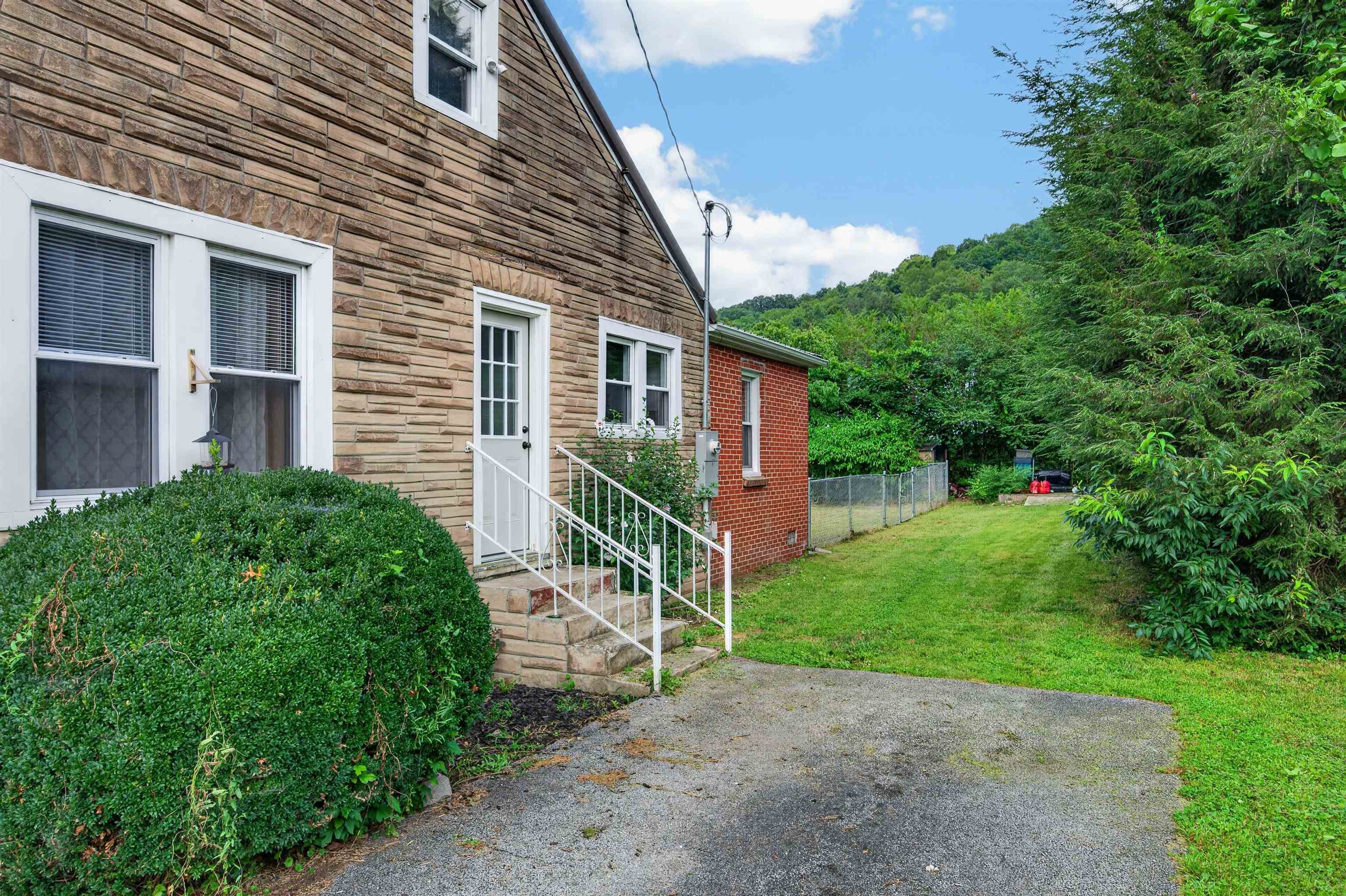 104 Park Drive Narrows VA 24124