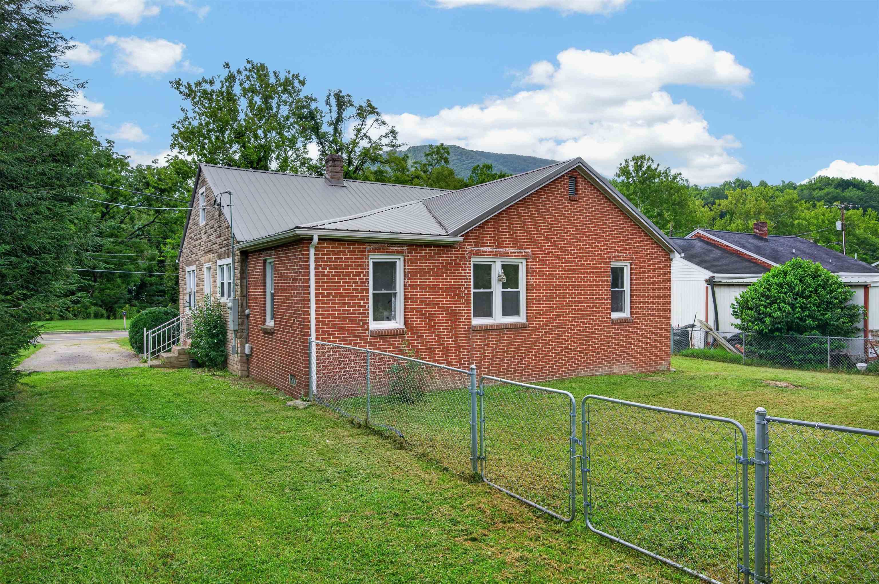 104 Park Drive Narrows VA 24124