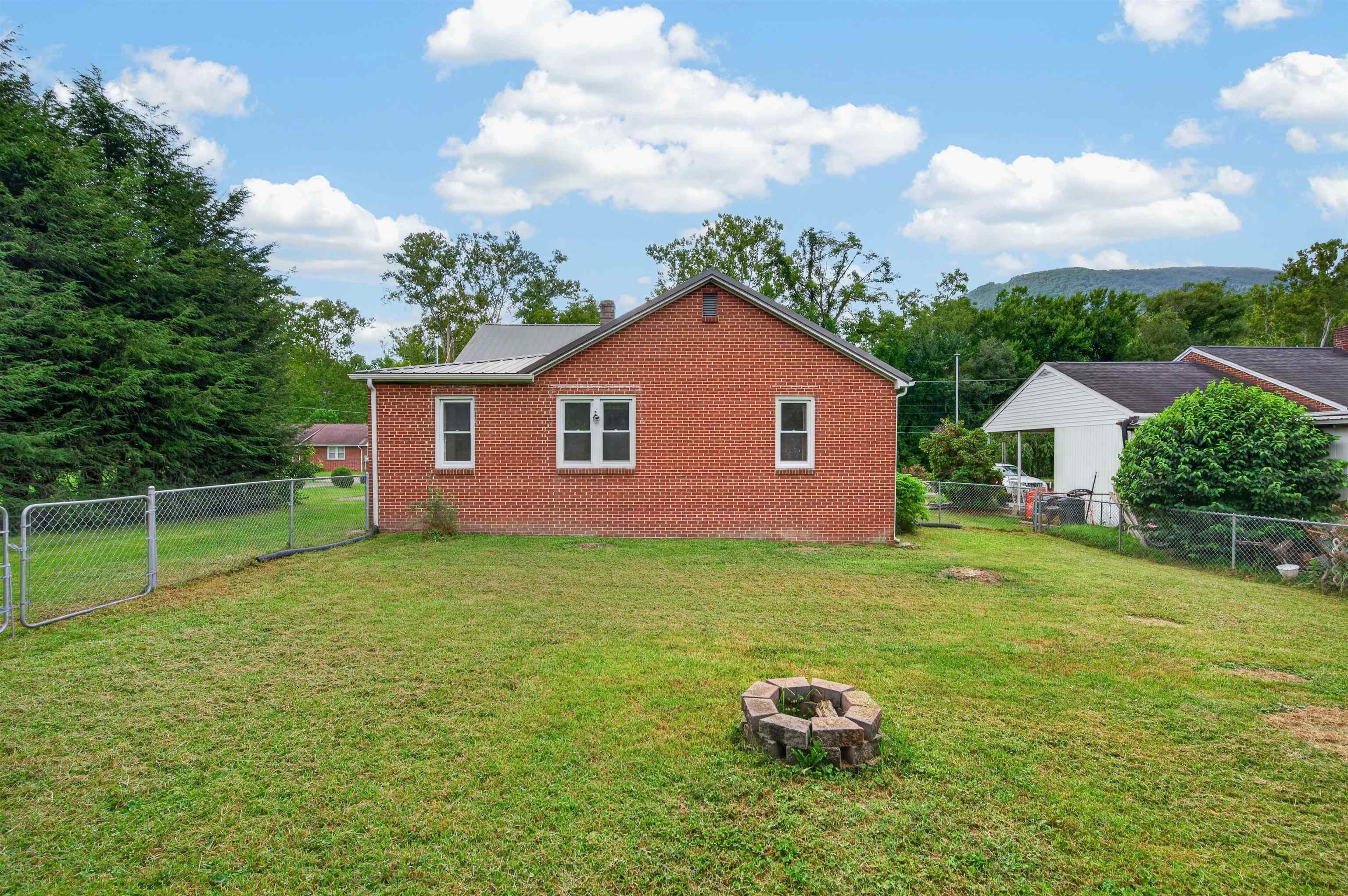 104 Park Drive Narrows VA 24124